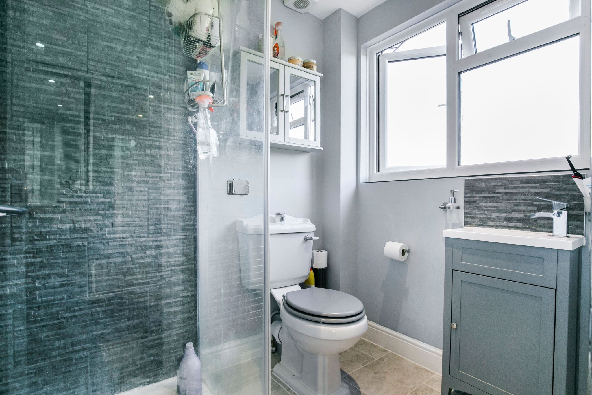 3 bedroom end terraced house SSTC in Welham Green - Photograph 15