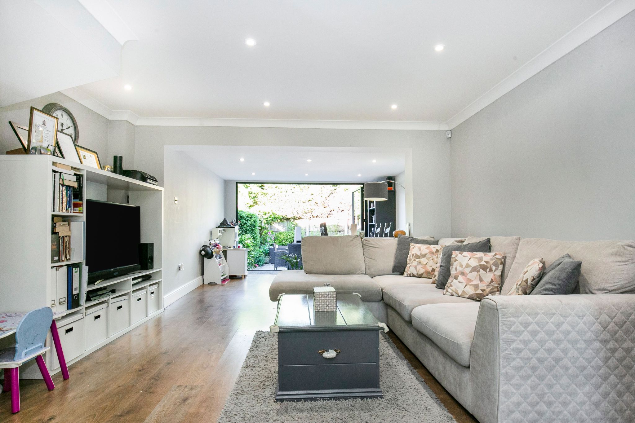 3 bedroom end terraced house SSTC in Welham Green - Photograph 7