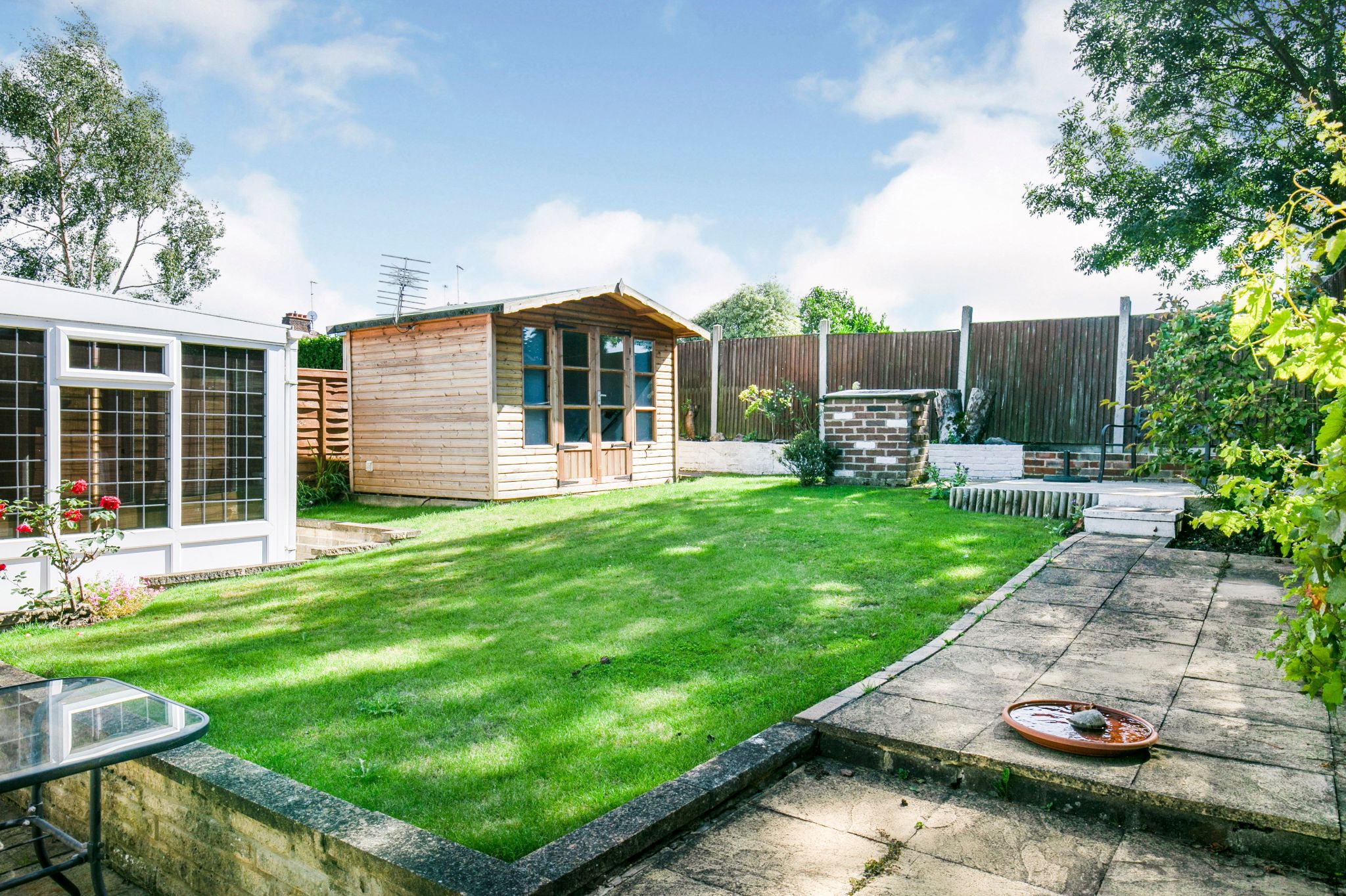 3 bedroom detached bungalow For Sale in Potters Bar - Photograph 13