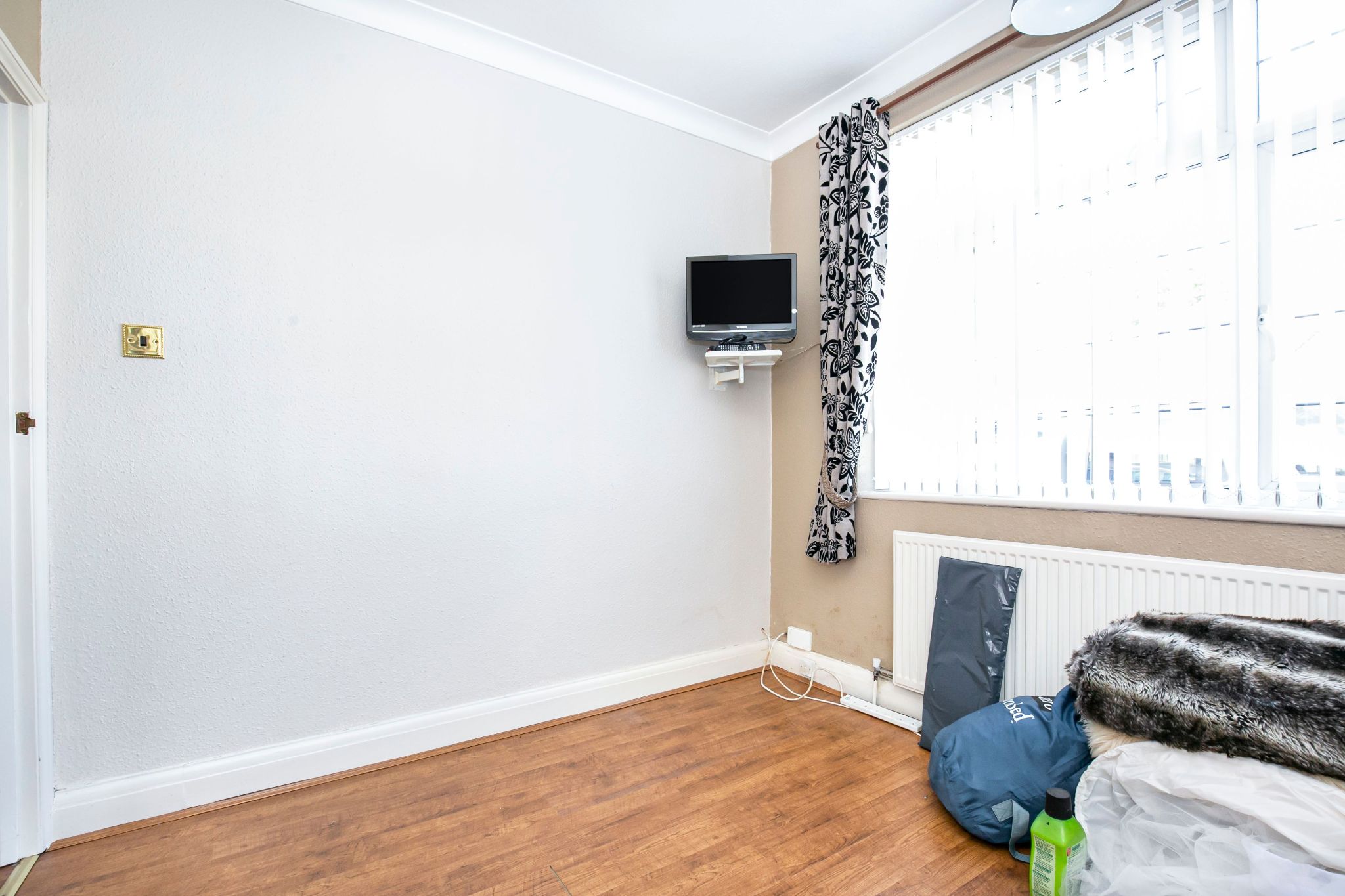 3 bedroom detached bungalow For Sale in Potters Bar - Photograph 4