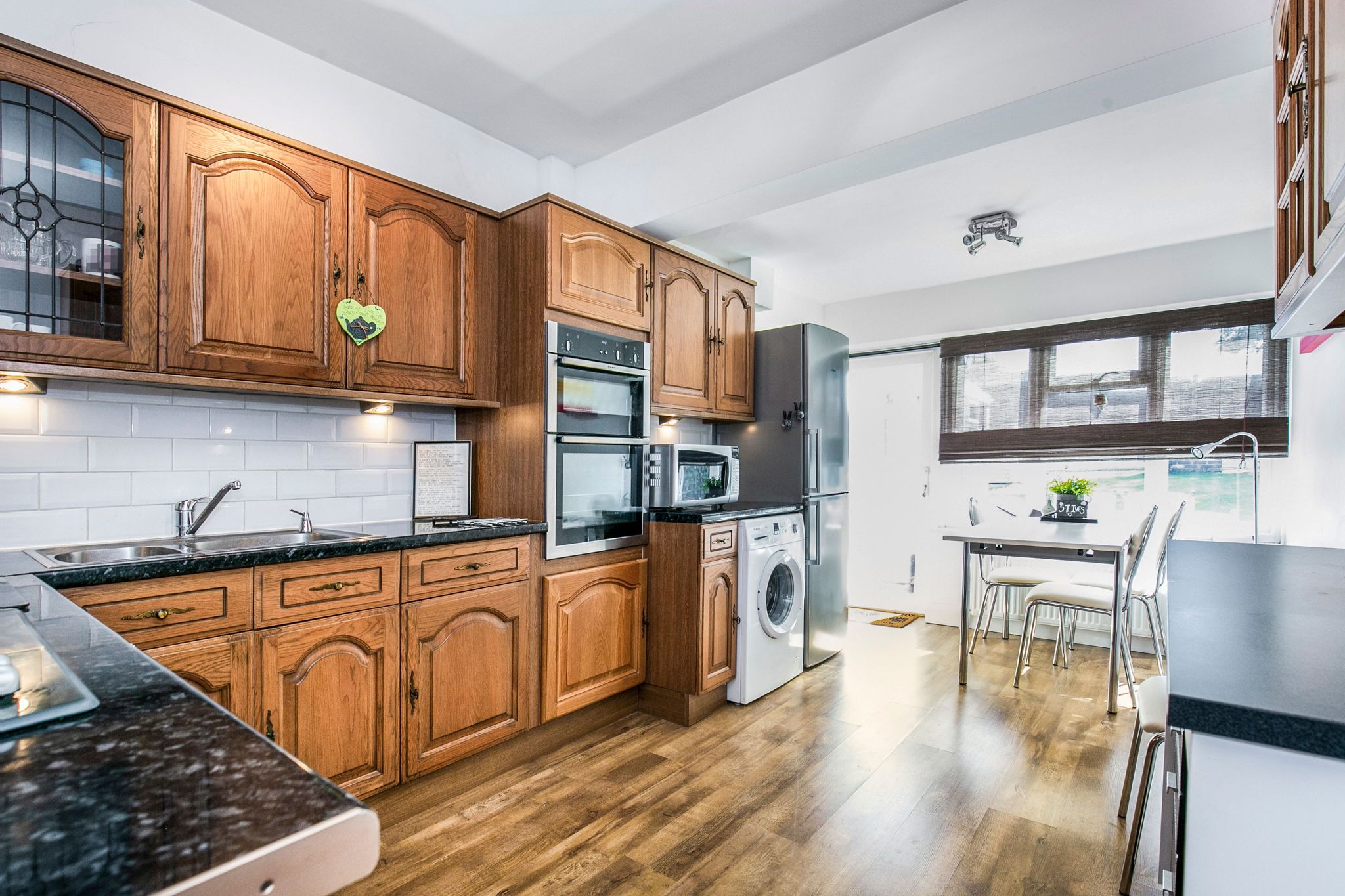 3 bedroom detached bungalow For Sale in Potters Bar - Photograph 6