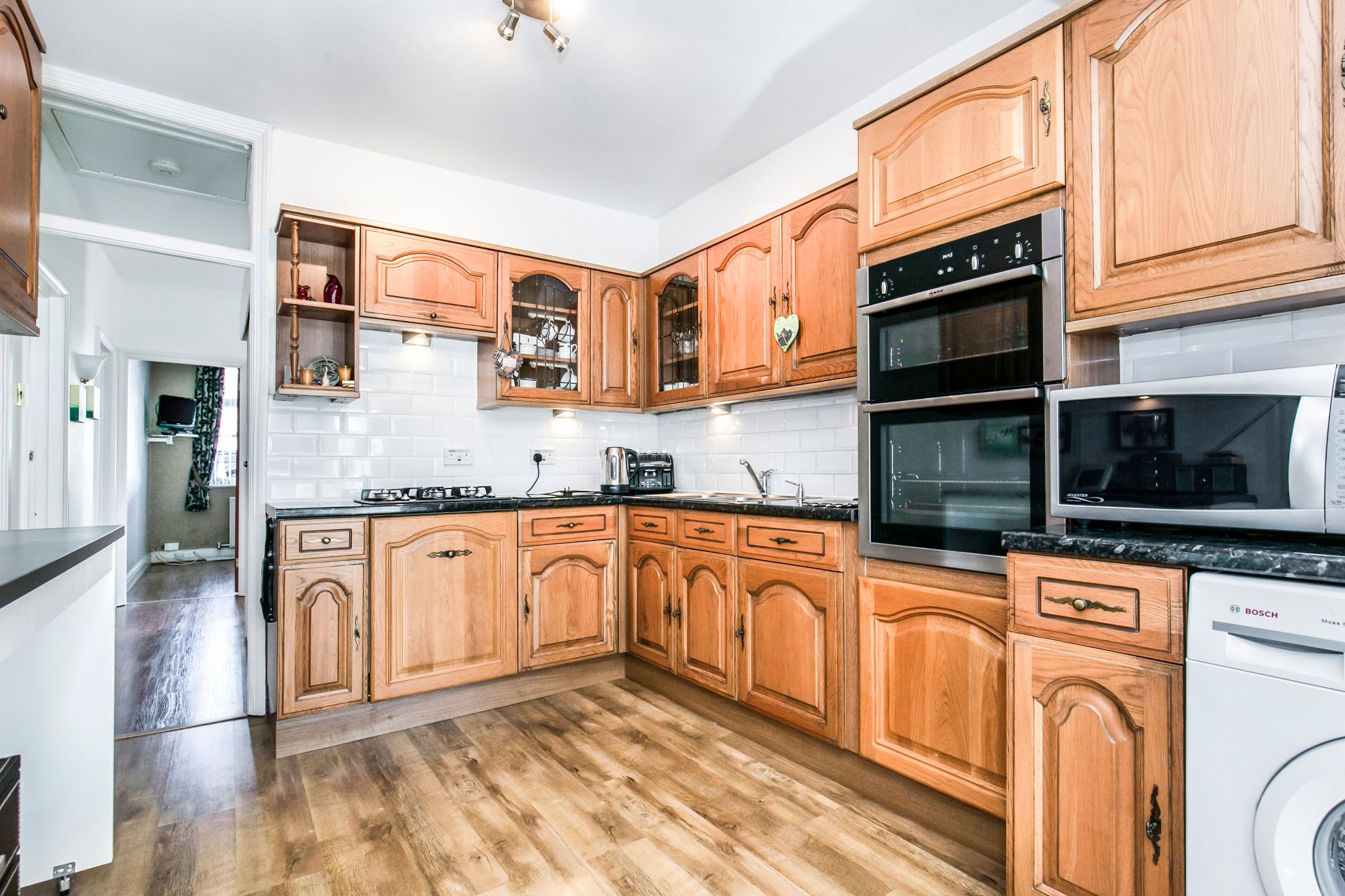 3 bedroom detached bungalow For Sale in Potters Bar - Photograph 8