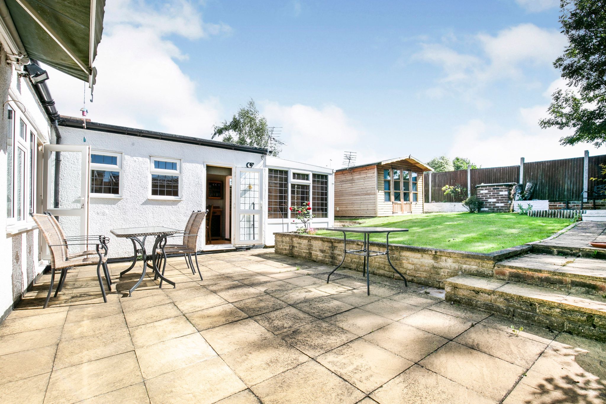 3 bedroom detached bungalow For Sale in Potters Bar - Photograph 12