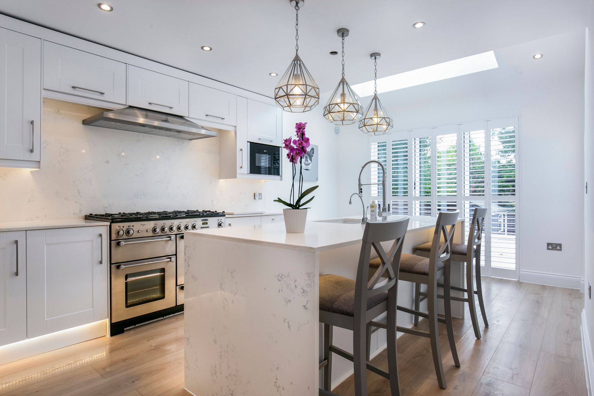 5 bedroom detached house For Sale in Potters Bar - Photograph 2