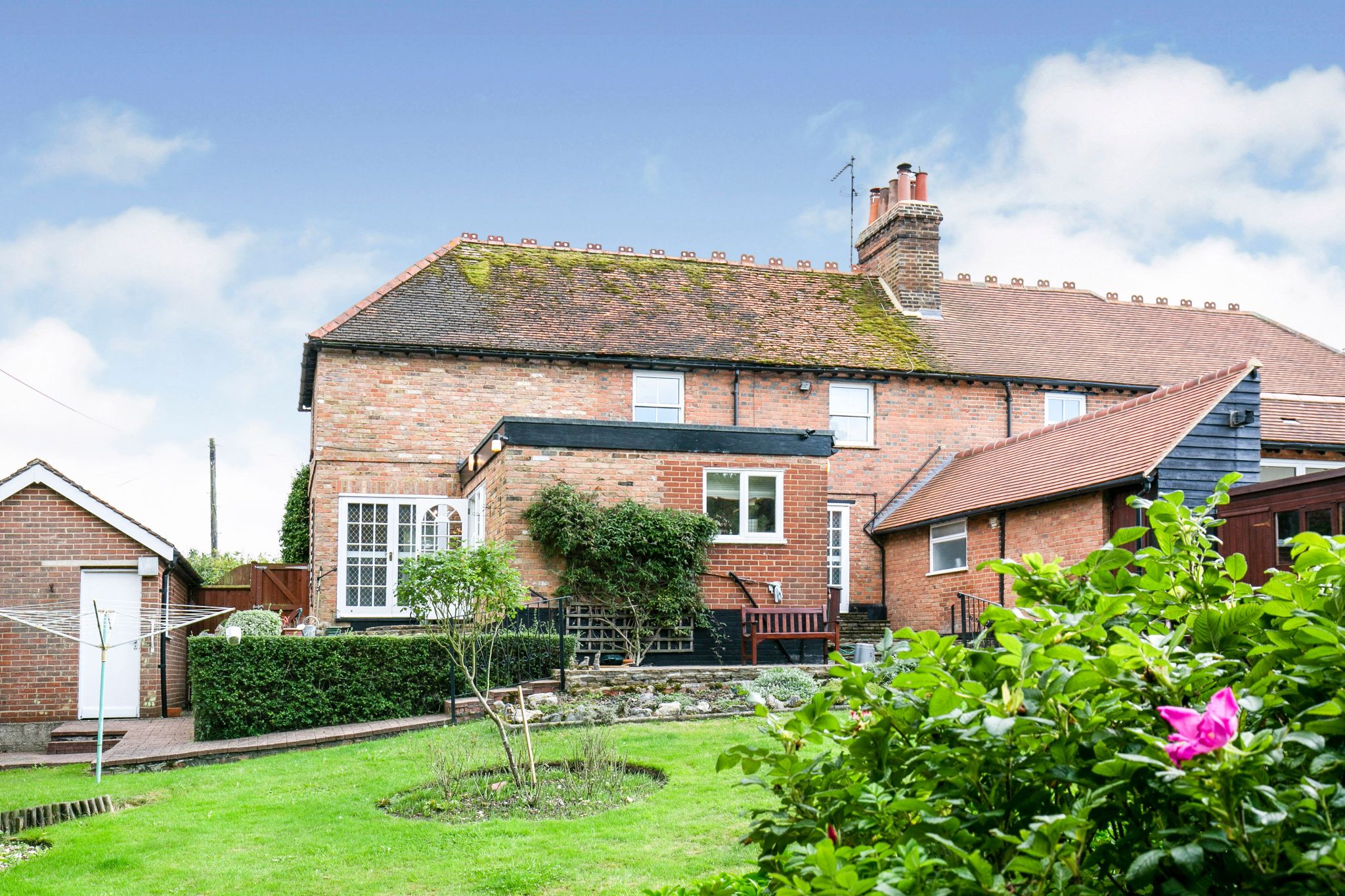4 bedroom semi-detached house Sale Agreed in Hatfield - Photograph 19
