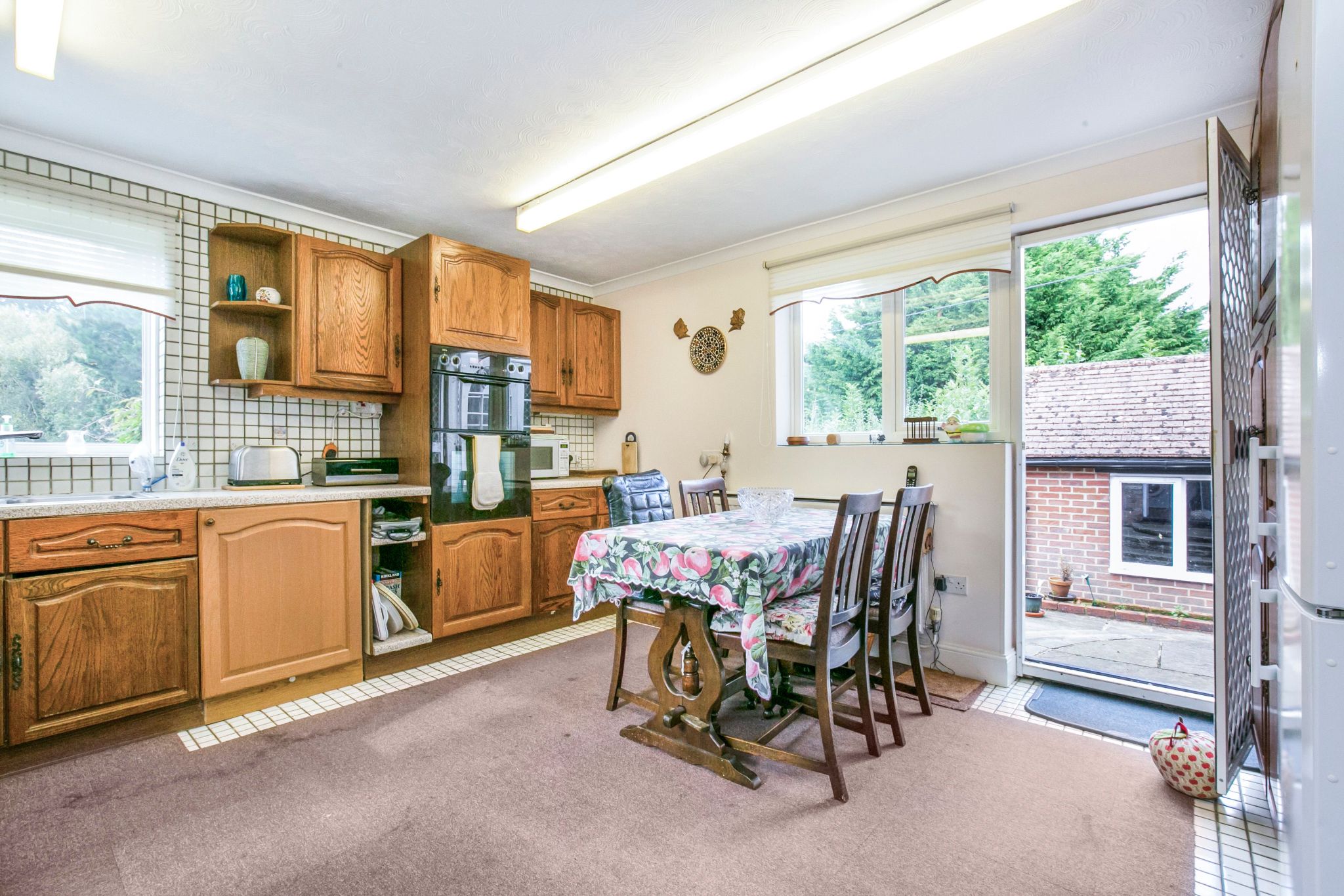 4 bedroom semi-detached house Sale Agreed in Hatfield - Photograph 3