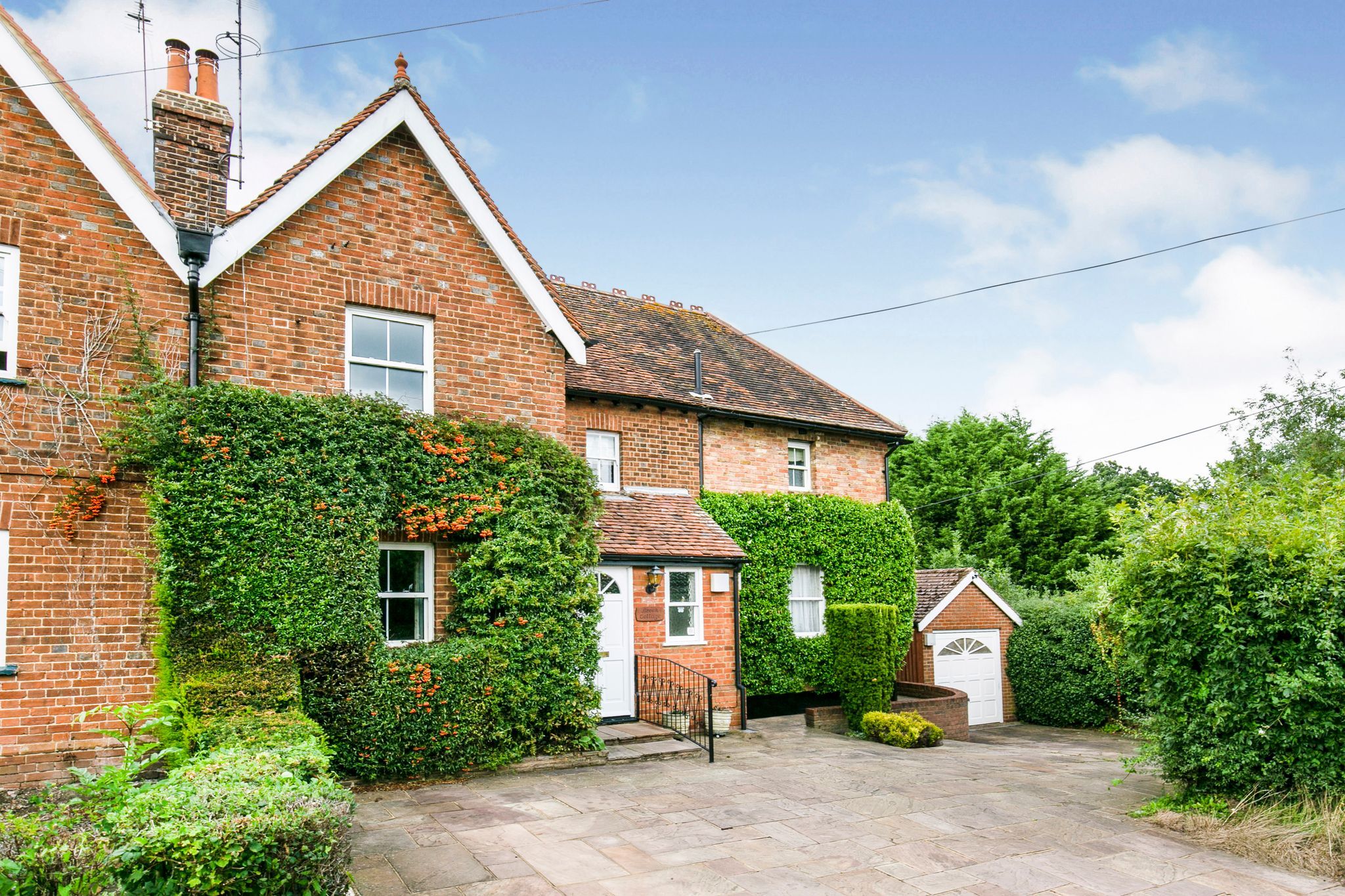 4 bedroom semi-detached house Sale Agreed in Hatfield - Photograph 23