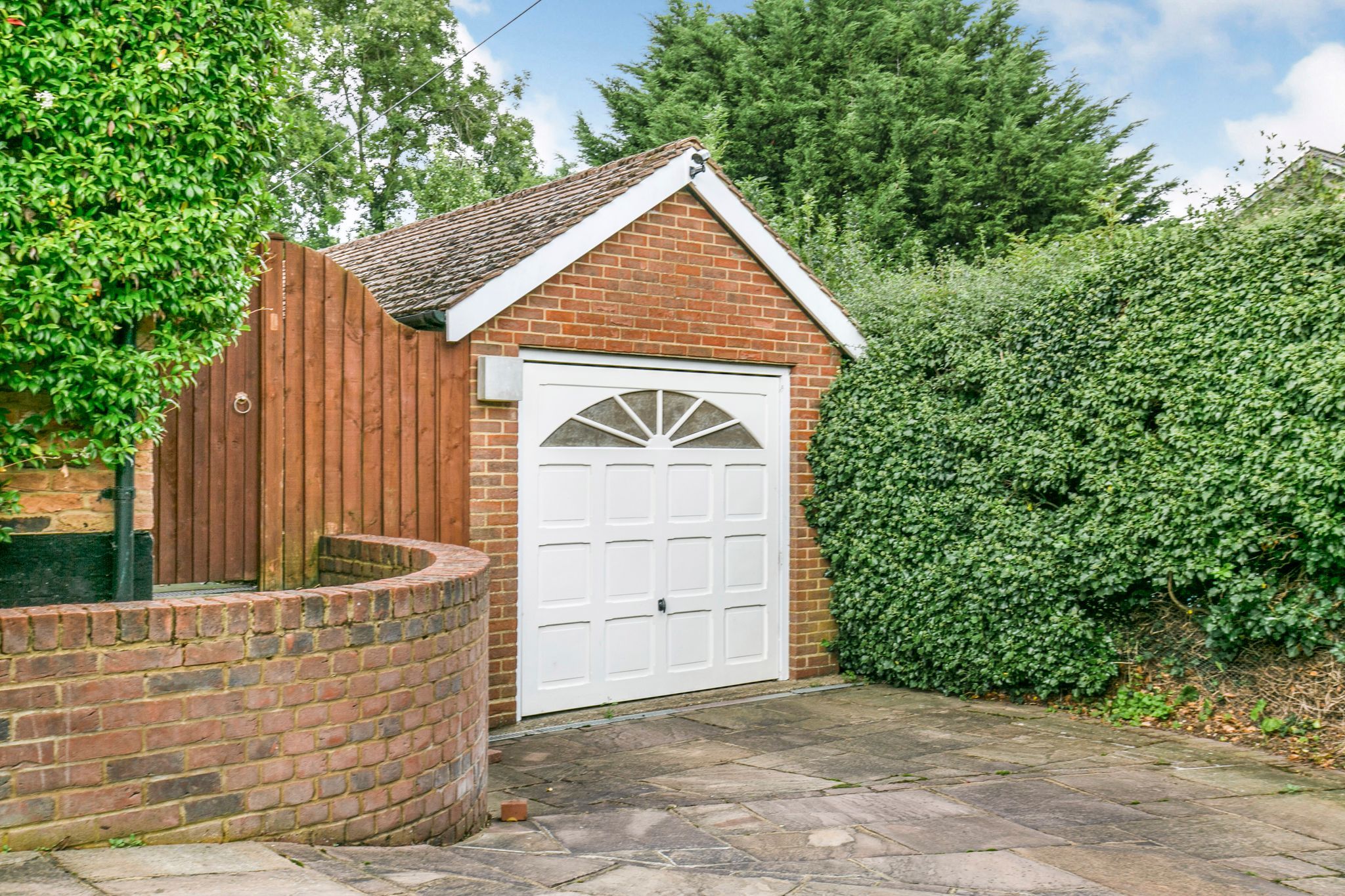 4 bedroom semi-detached house Sale Agreed in Hatfield - Photograph 22