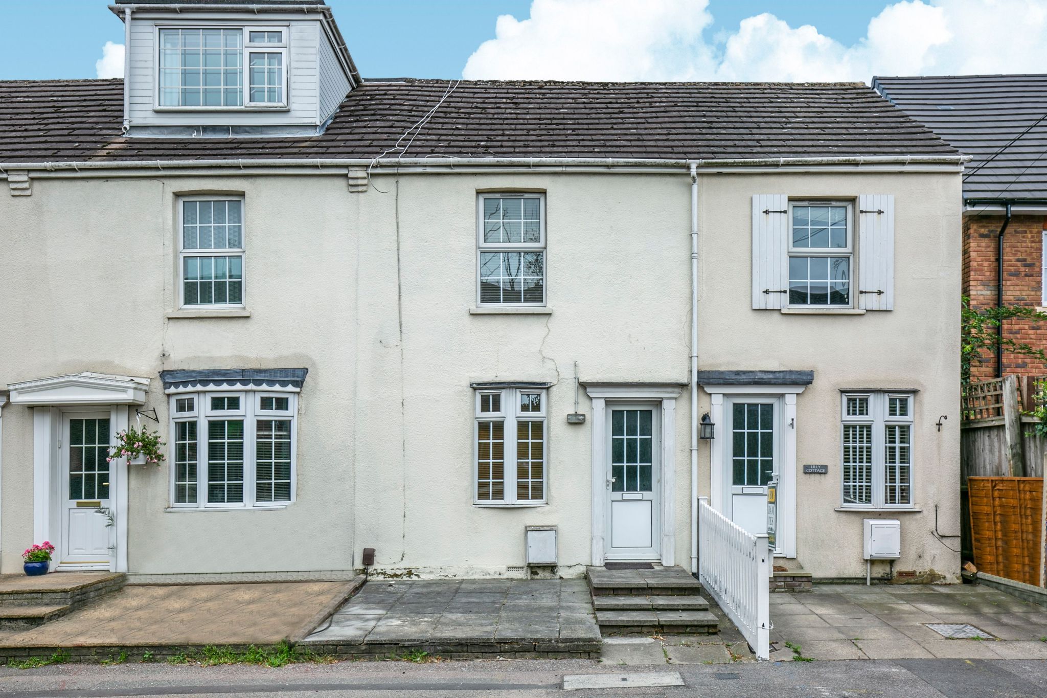2 bedroom mid terraced house For Sale in Hatfield - Photograph 1