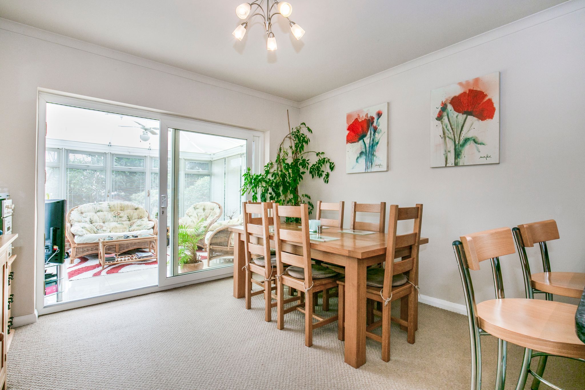 4 bedroom detached bungalow Sale Agreed in Potters Bar - Photograph 9
