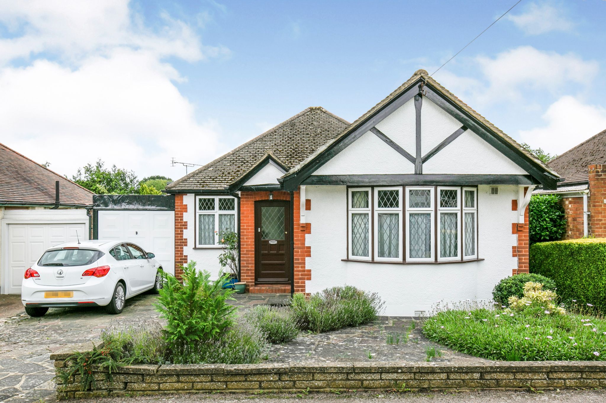 4 bedroom detached bungalow Sale Agreed in Potters Bar - Photograph 1
