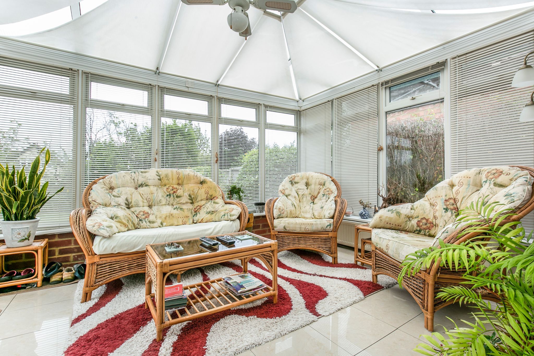 4 bedroom detached bungalow Sale Agreed in Potters Bar - Photograph 10
