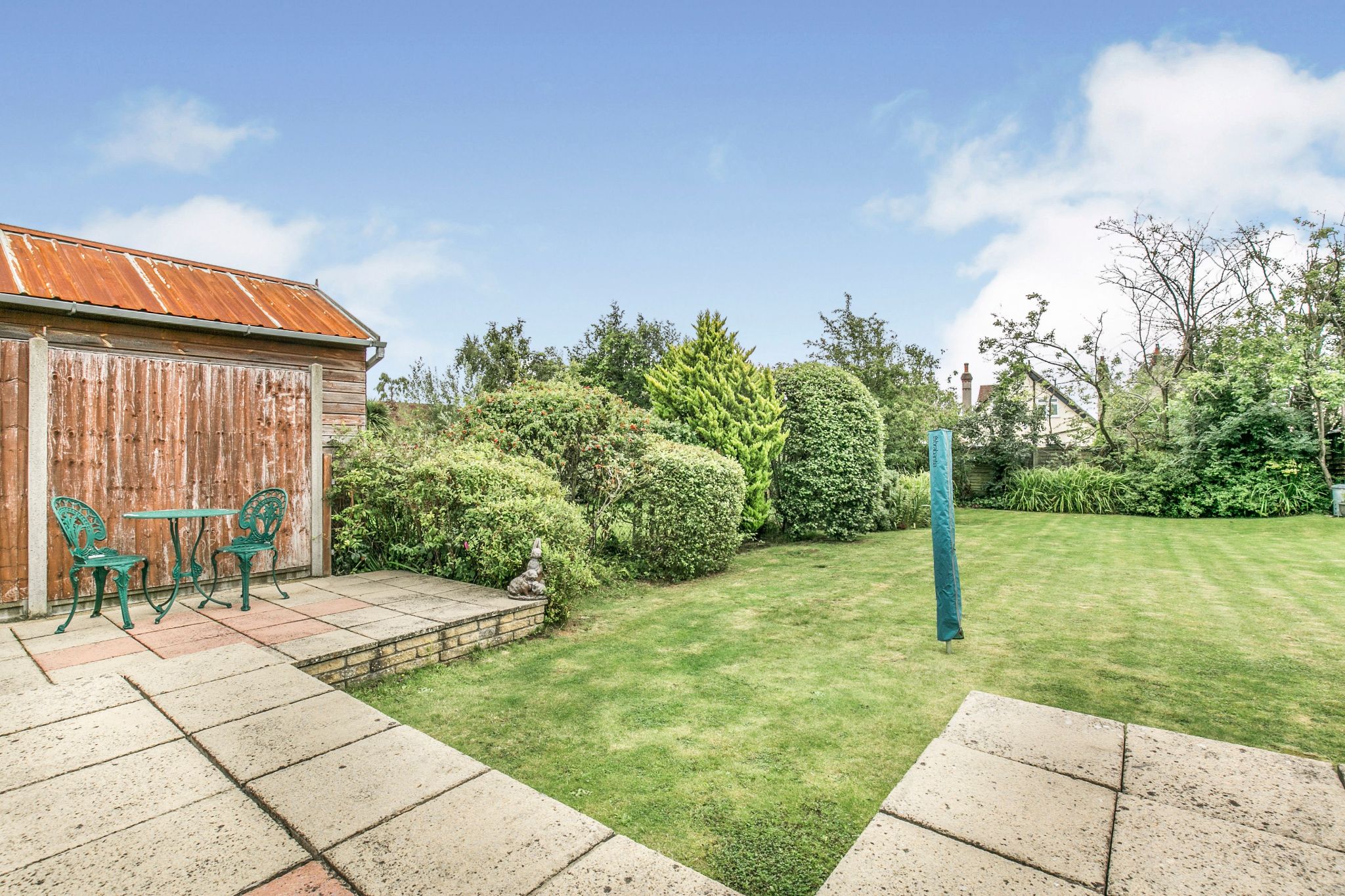 4 bedroom detached bungalow Sale Agreed in Potters Bar - Photograph 15