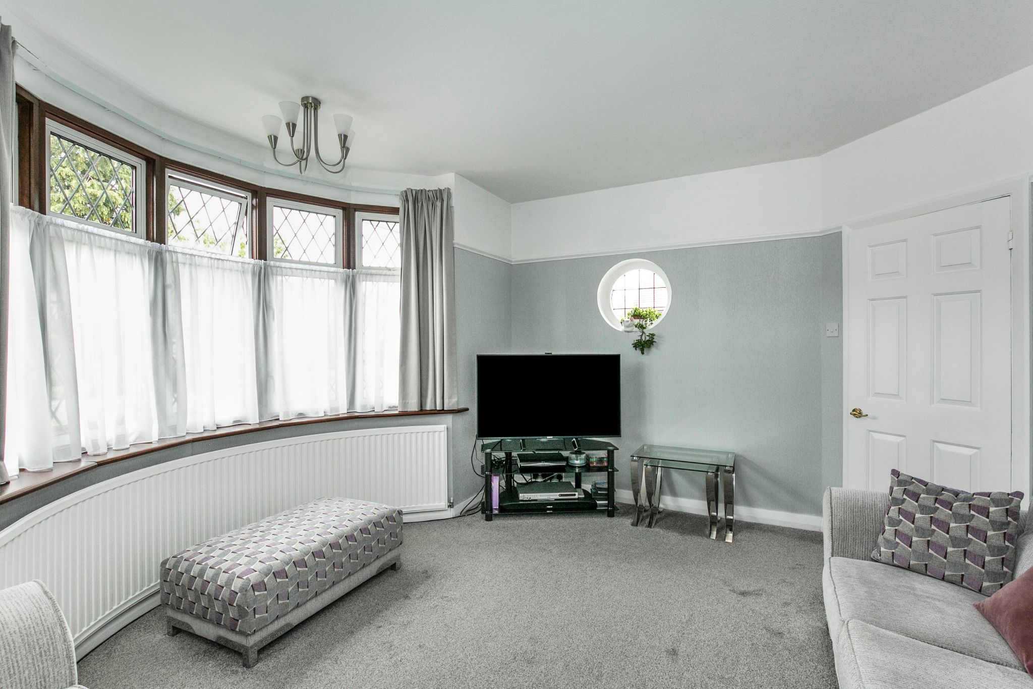 4 bedroom detached bungalow Sale Agreed in Potters Bar - Photograph 3