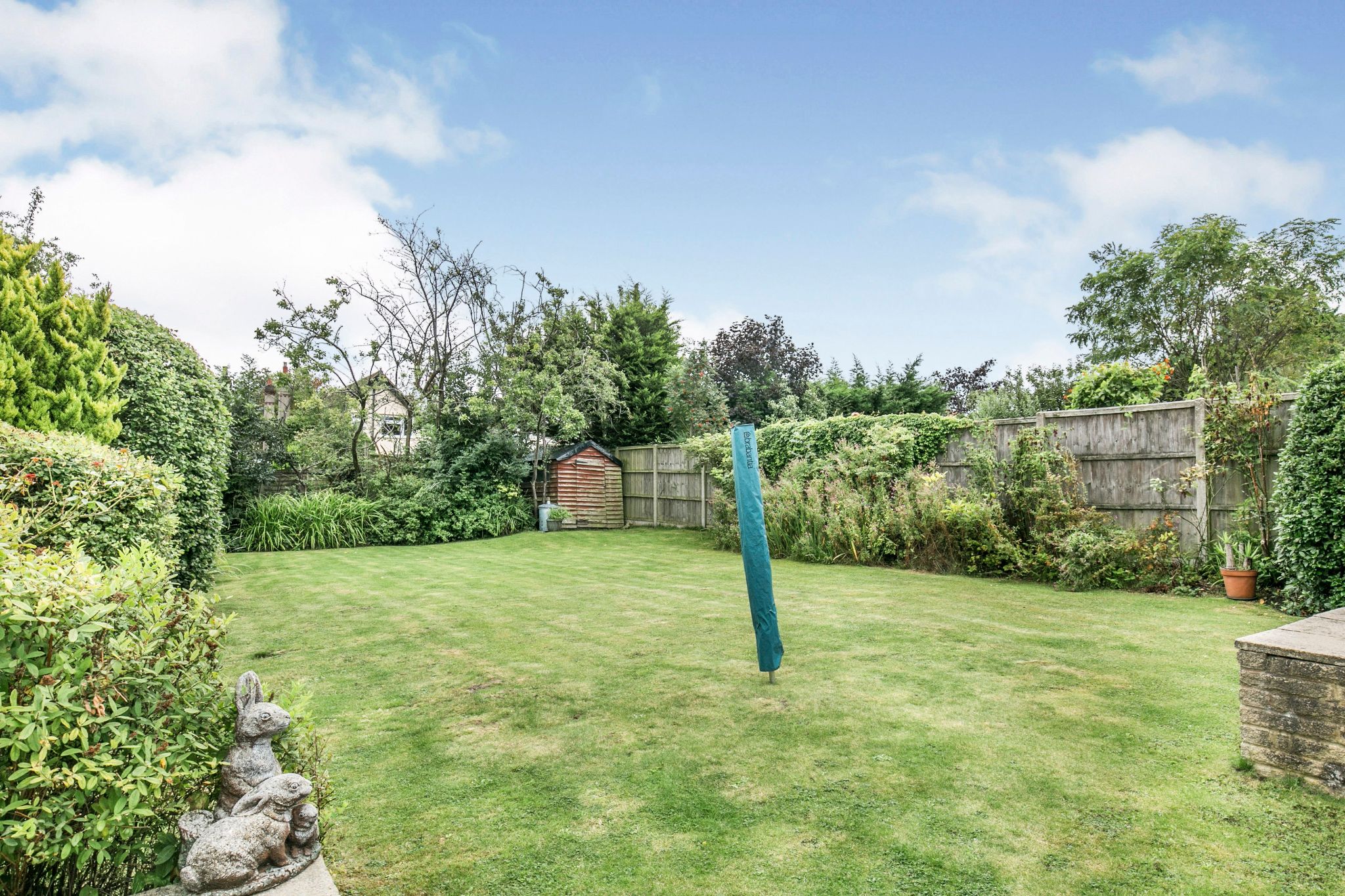 4 bedroom detached bungalow Sale Agreed in Potters Bar - Photograph 16