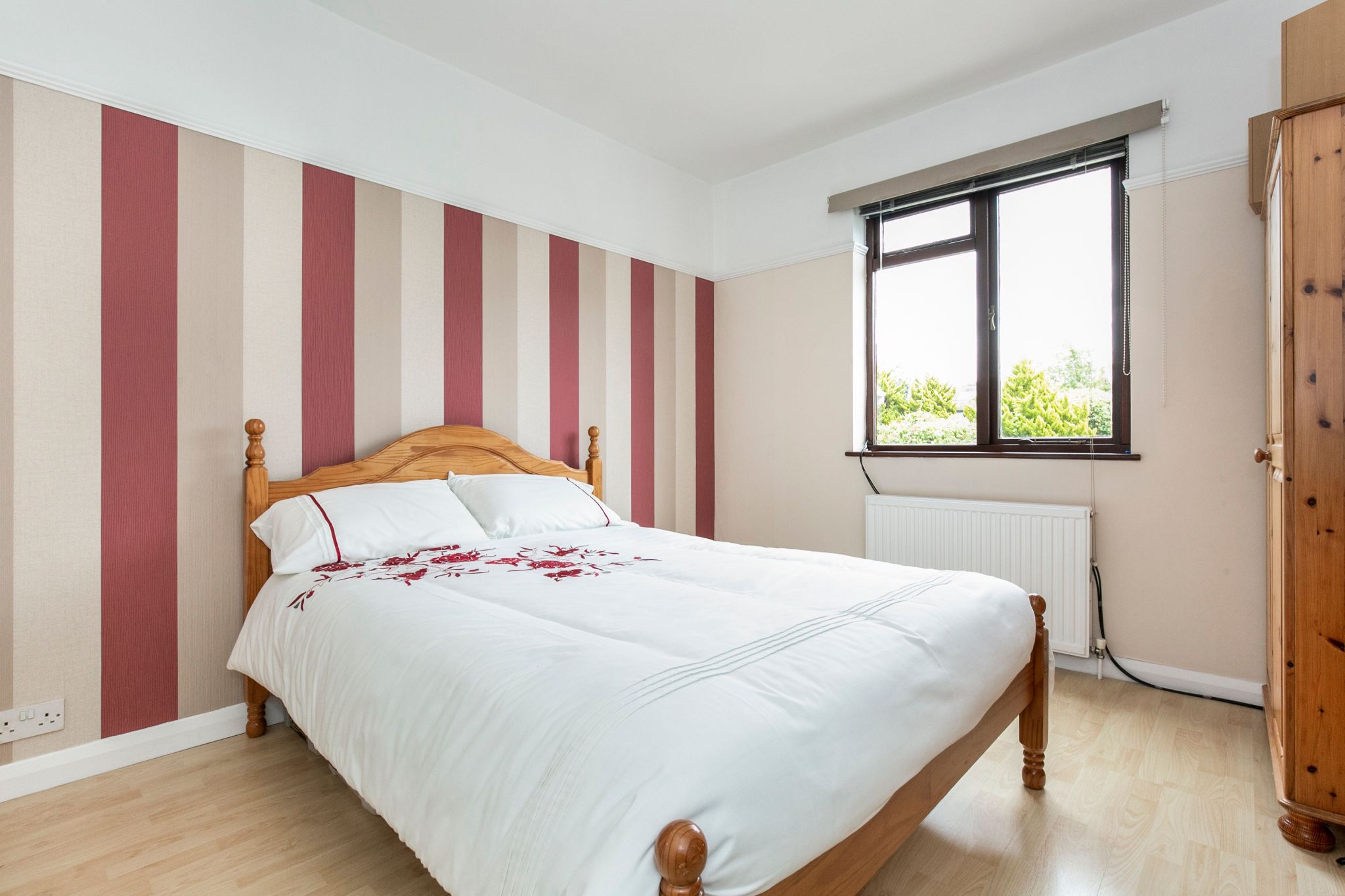 4 bedroom detached bungalow Sale Agreed in Potters Bar - Photograph 6