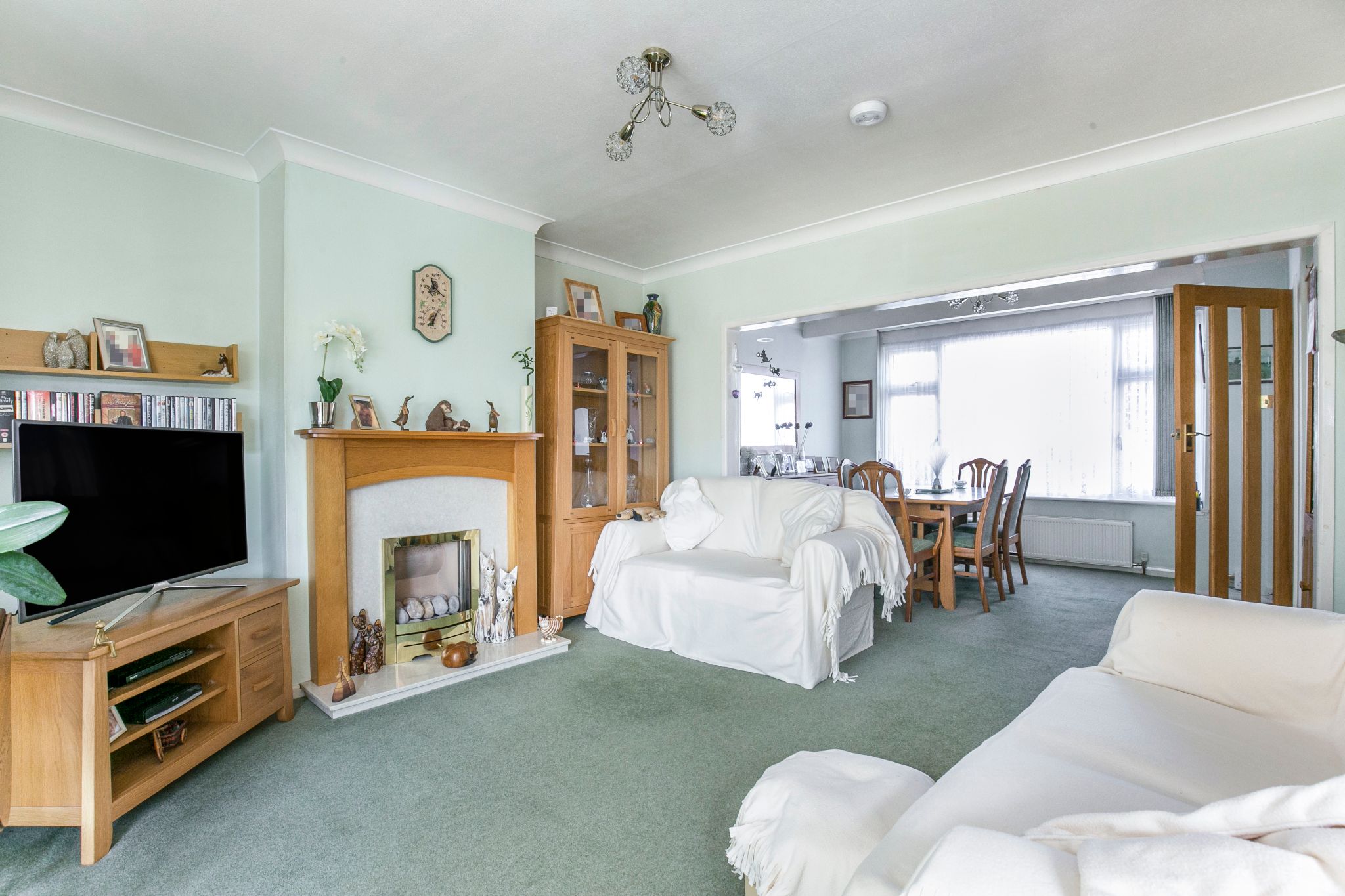 4 bedroom semi-detached house Sale Agreed in Potters Bar - Photograph 3