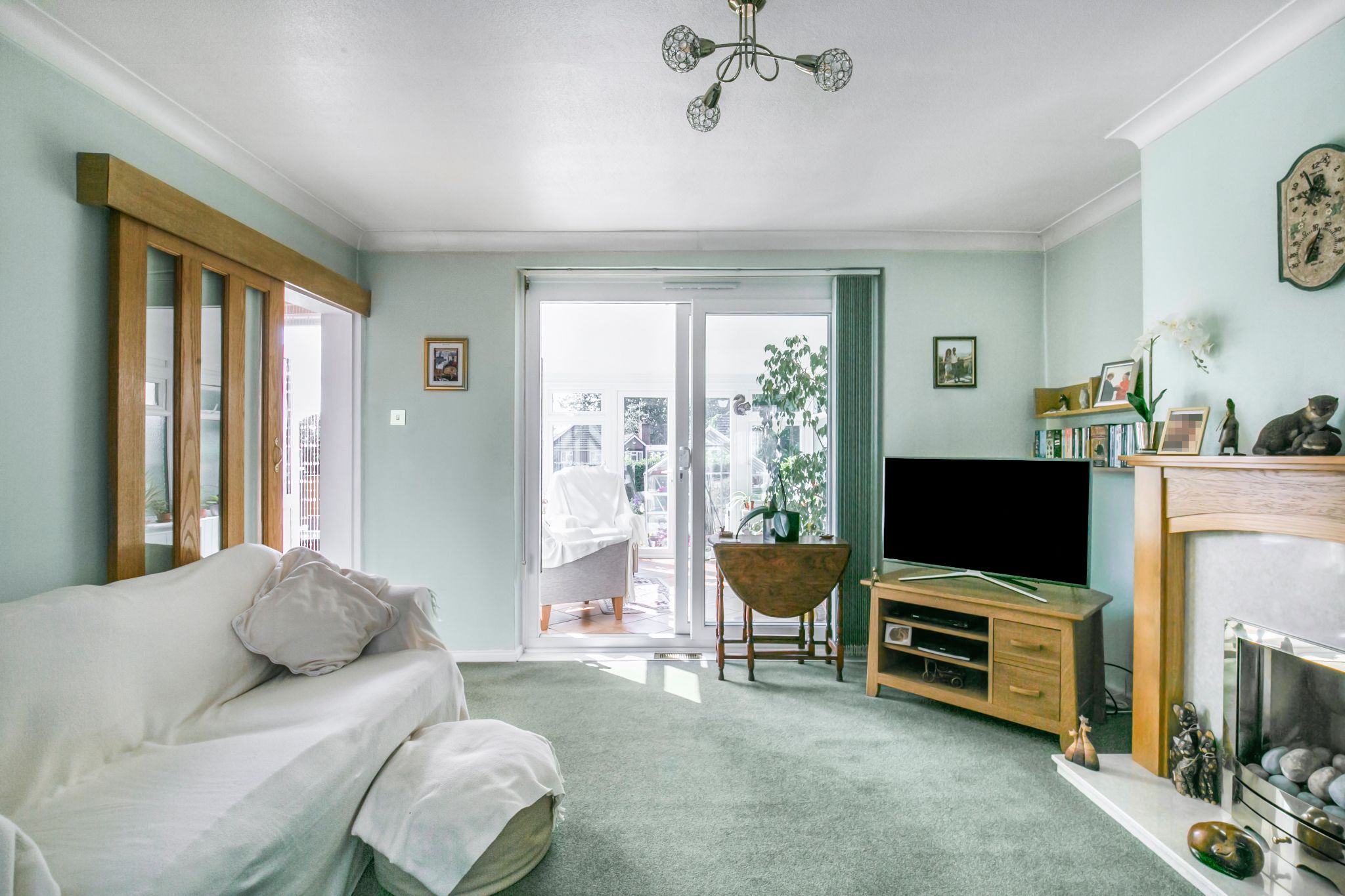 4 bedroom semi-detached house Sale Agreed in Potters Bar - Photograph 4