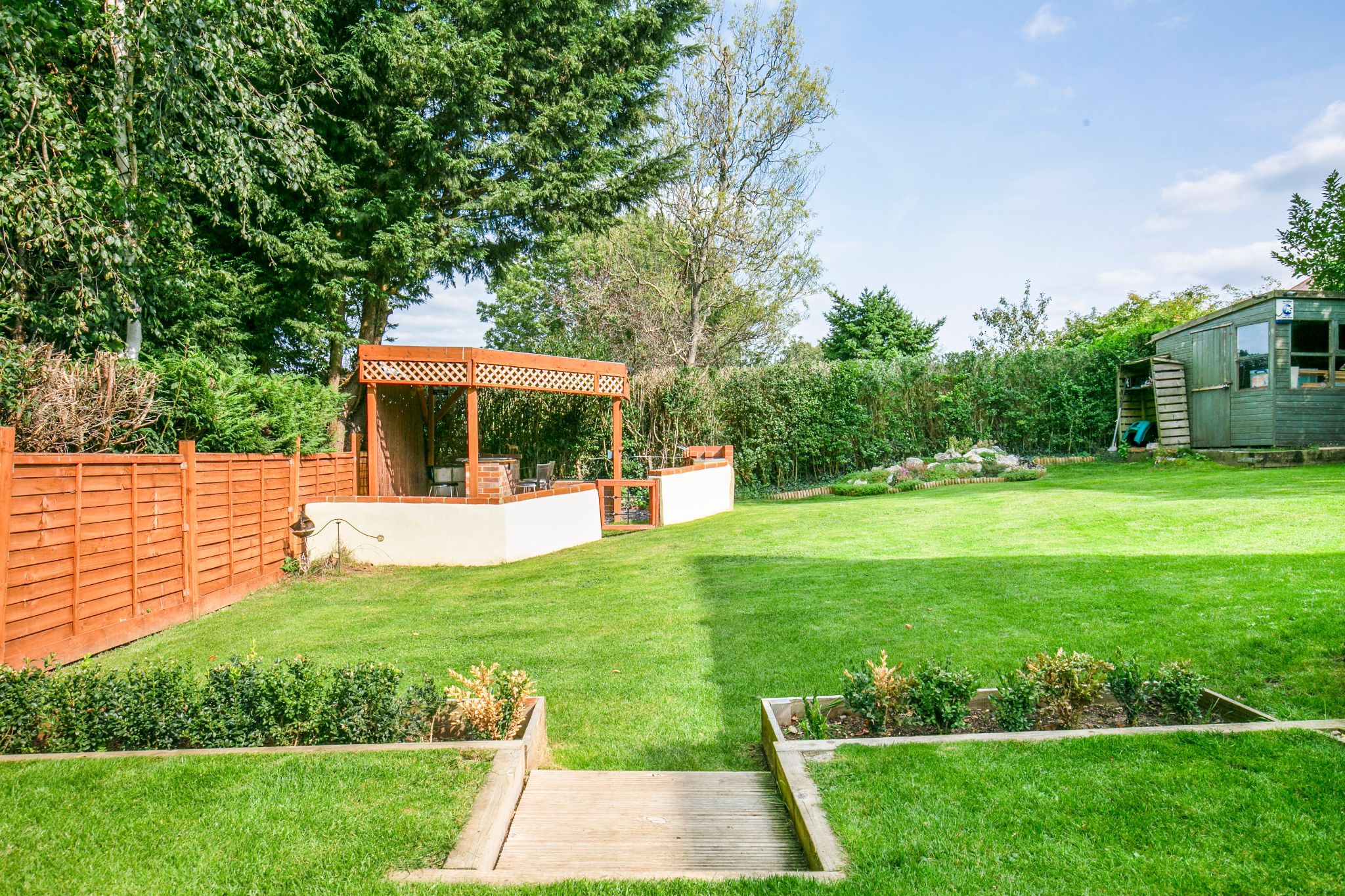 3 bedroom cottage house Sale Agreed in Potters Bar - Photograph 18