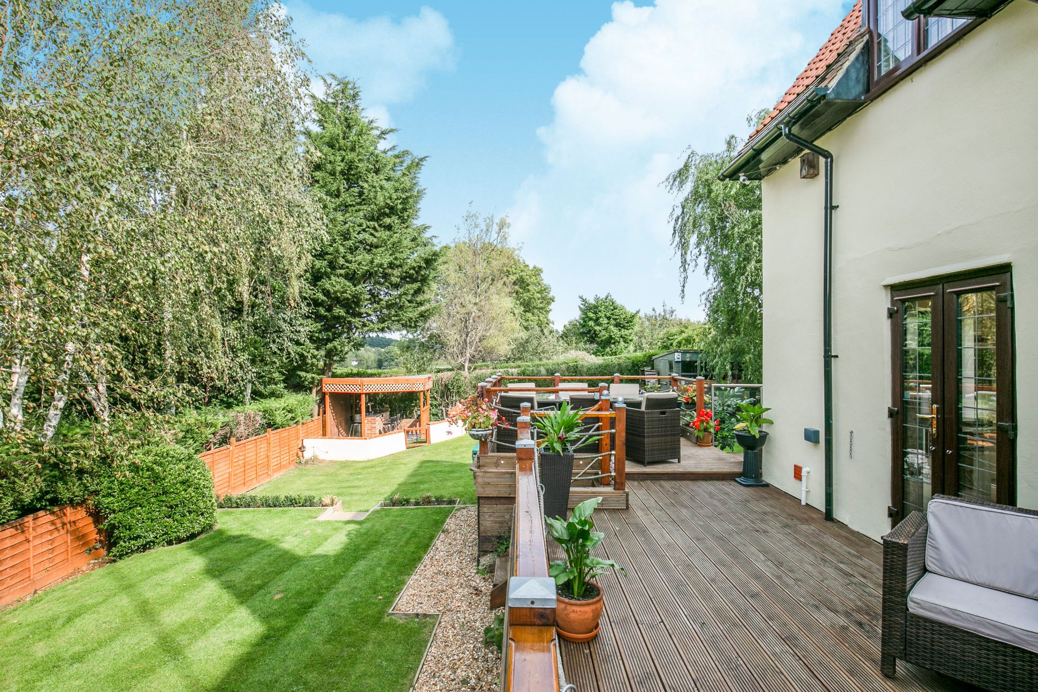 3 bedroom cottage house Sale Agreed in Potters Bar - Photograph 19