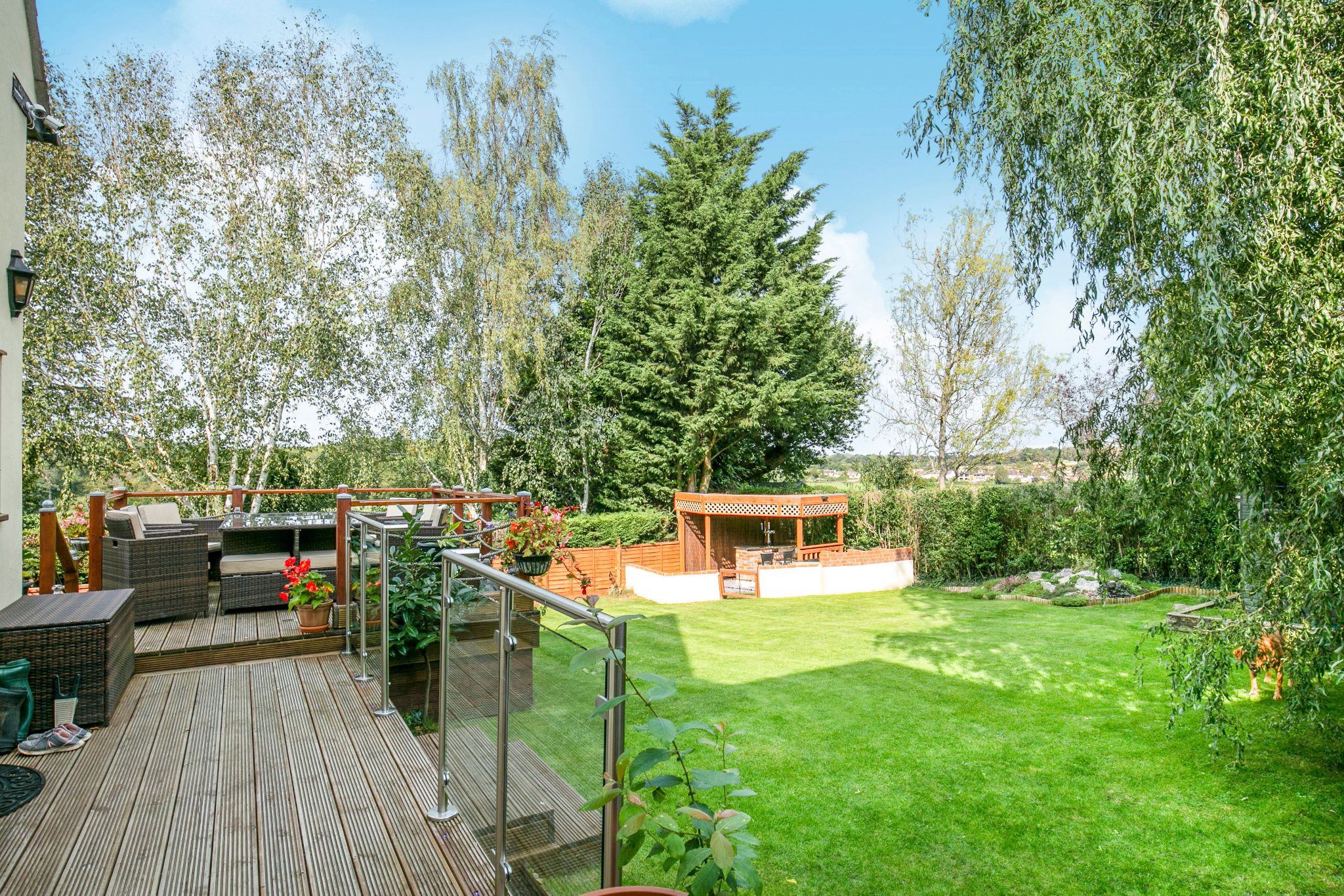 3 bedroom cottage house Sale Agreed in Potters Bar - Photograph 15