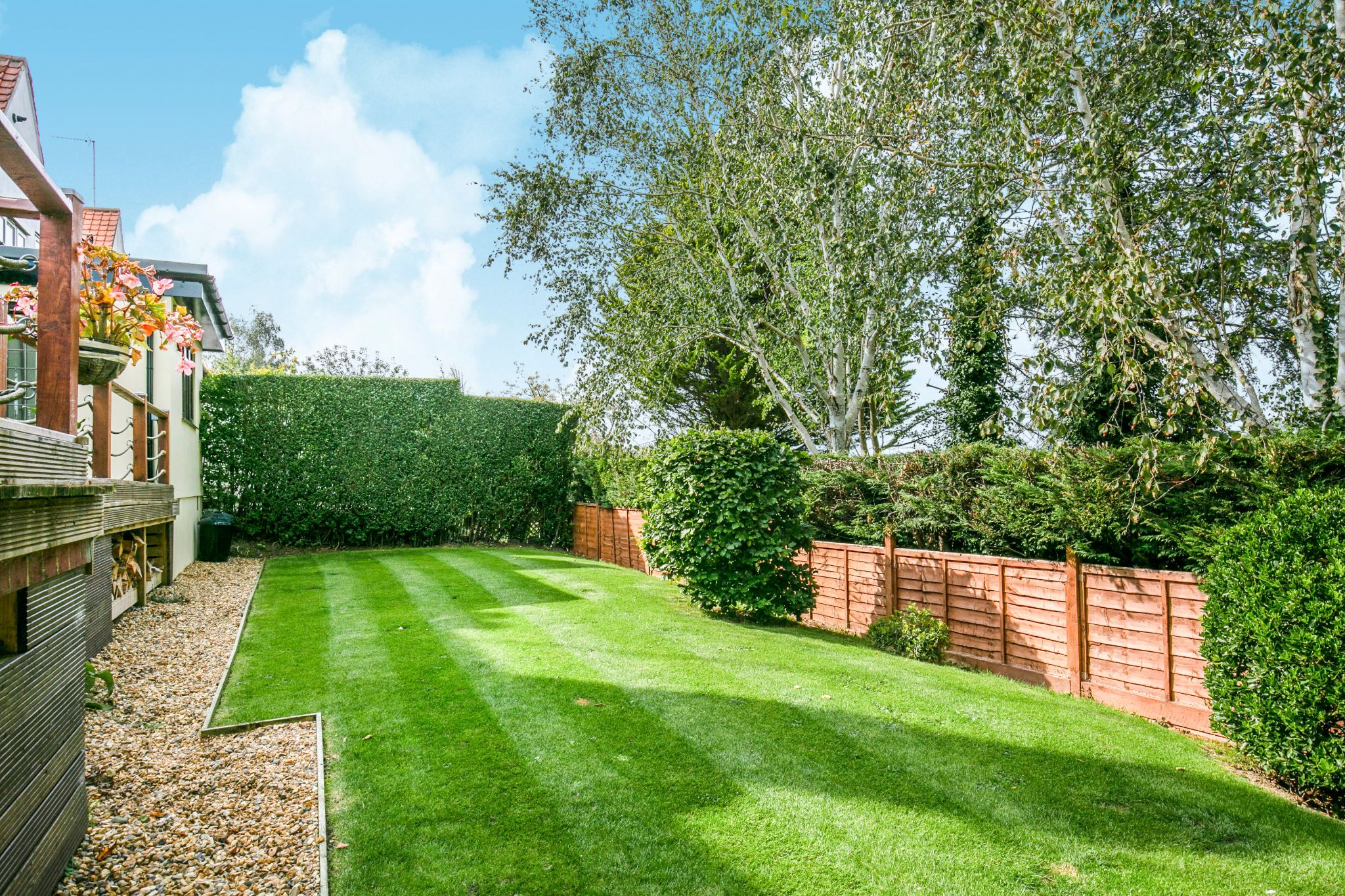 3 bedroom cottage house Sale Agreed in Potters Bar - Photograph 17