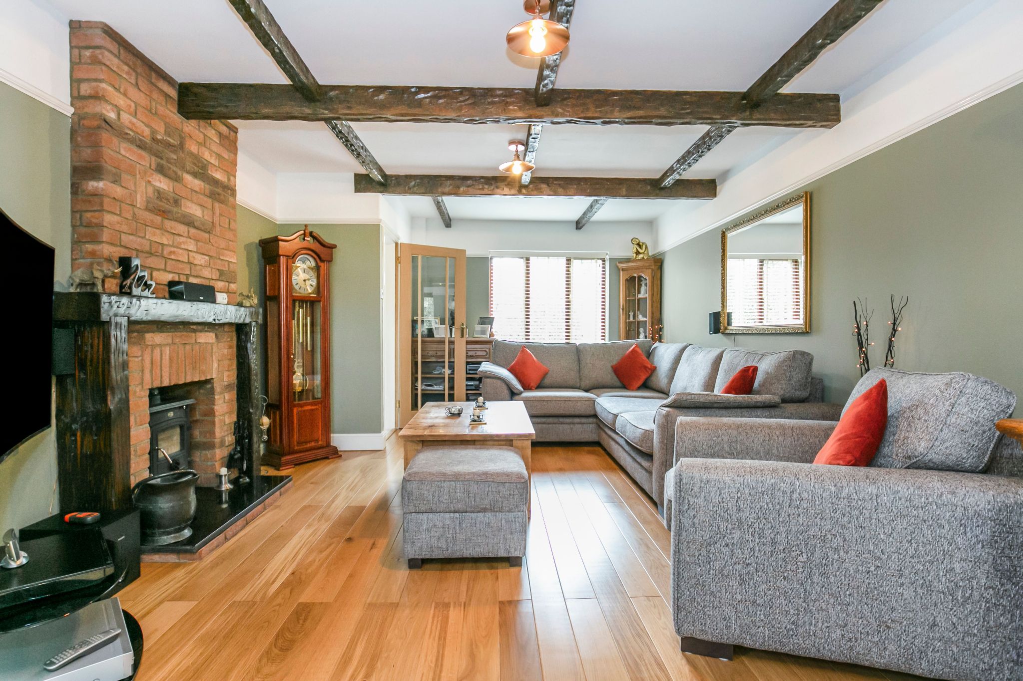 3 bedroom cottage house Sale Agreed in Potters Bar - Photograph 23