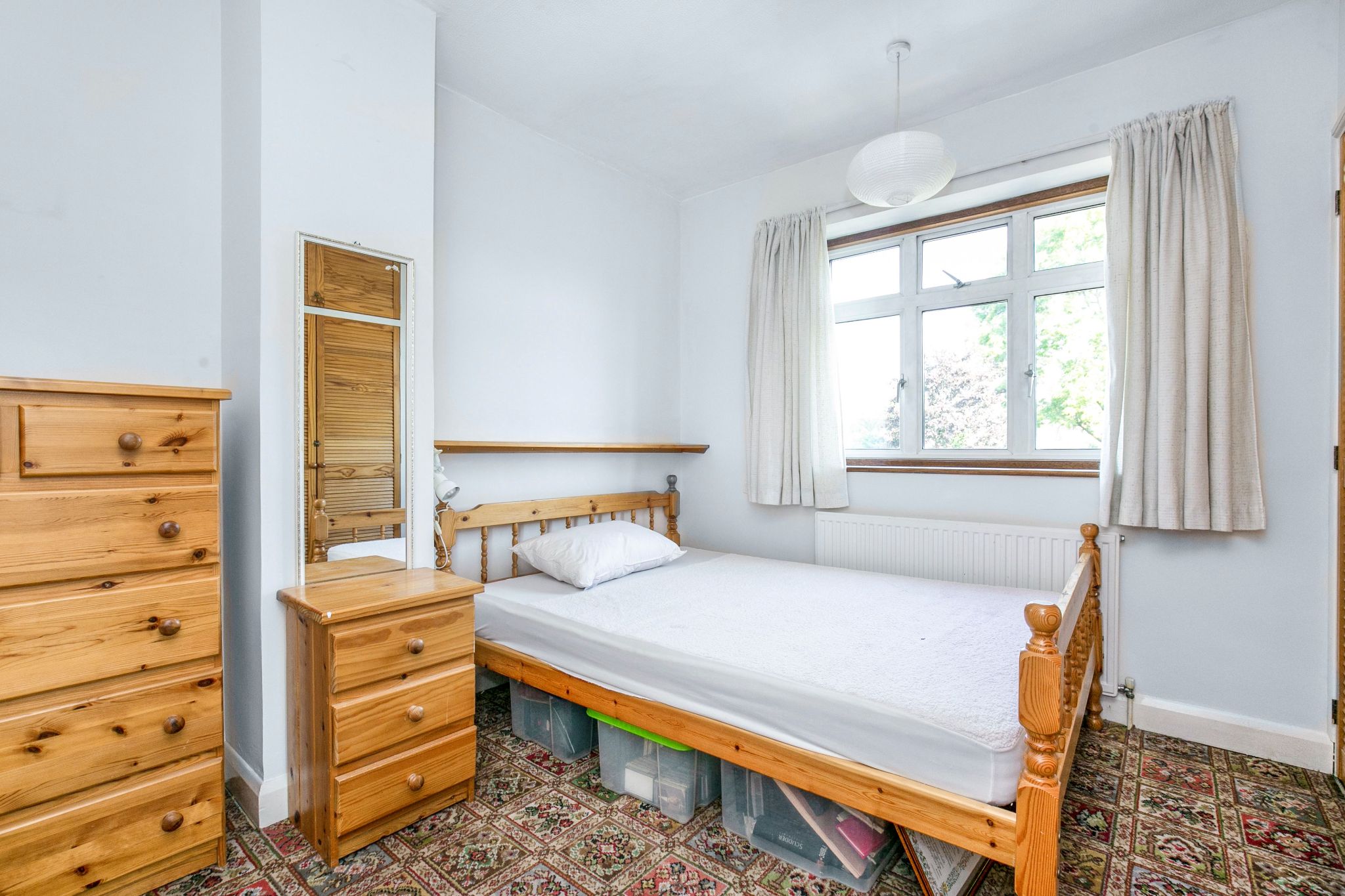 3 bedroom semi-detached house SSTC in Potters Bar - Photograph 9