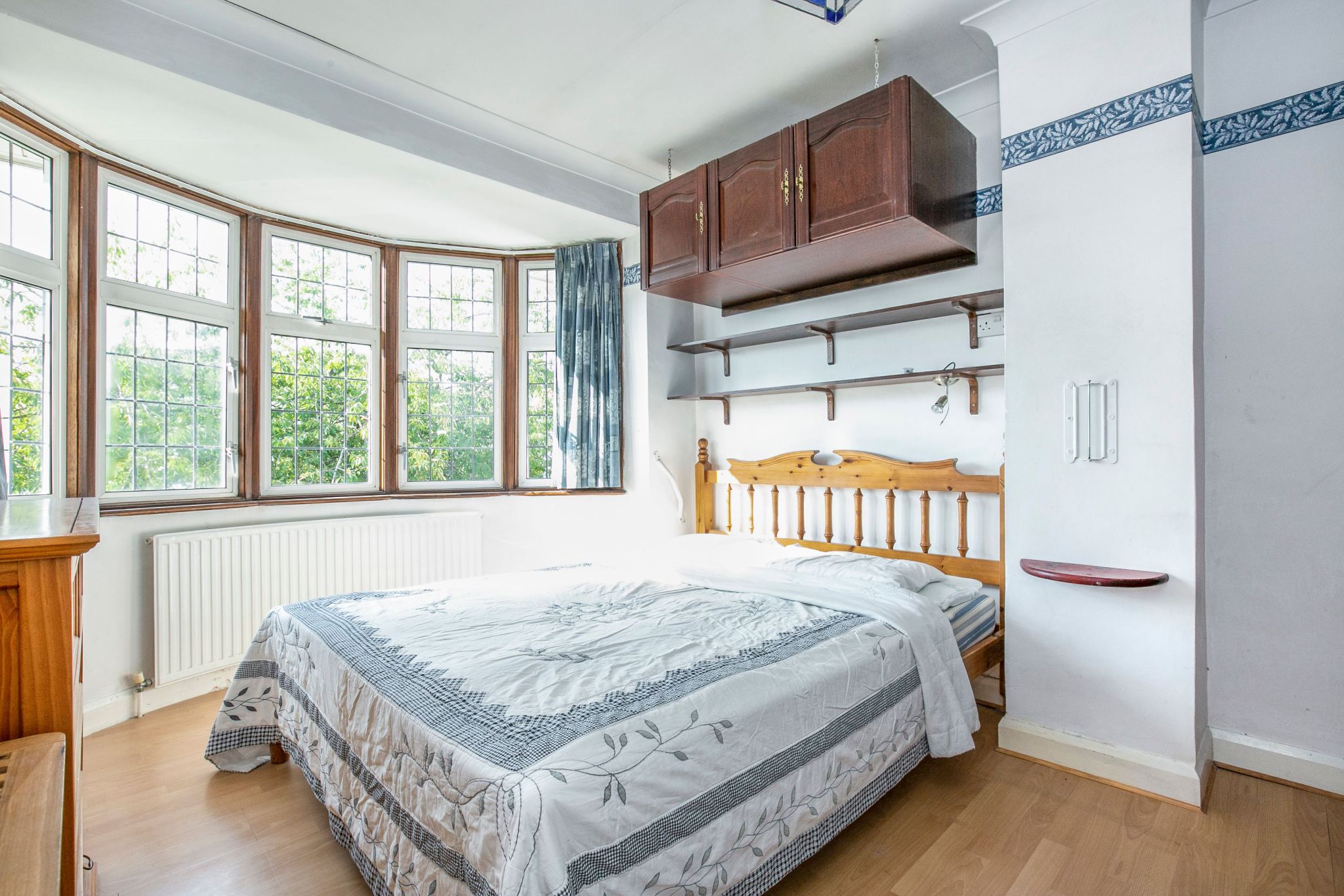 3 bedroom semi-detached house SSTC in Potters Bar - Photograph 7