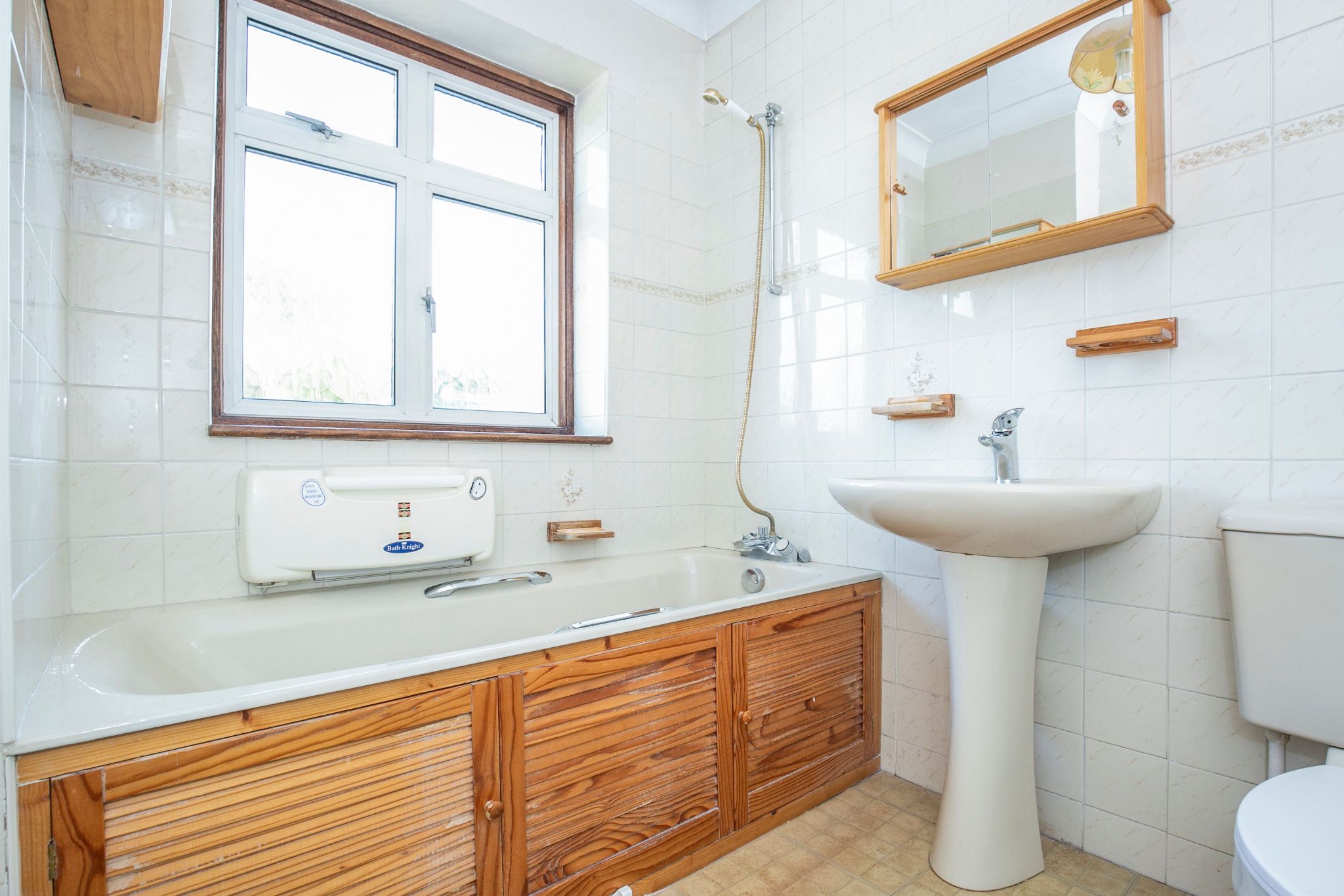 3 bedroom semi-detached house SSTC in Potters Bar - Photograph 10