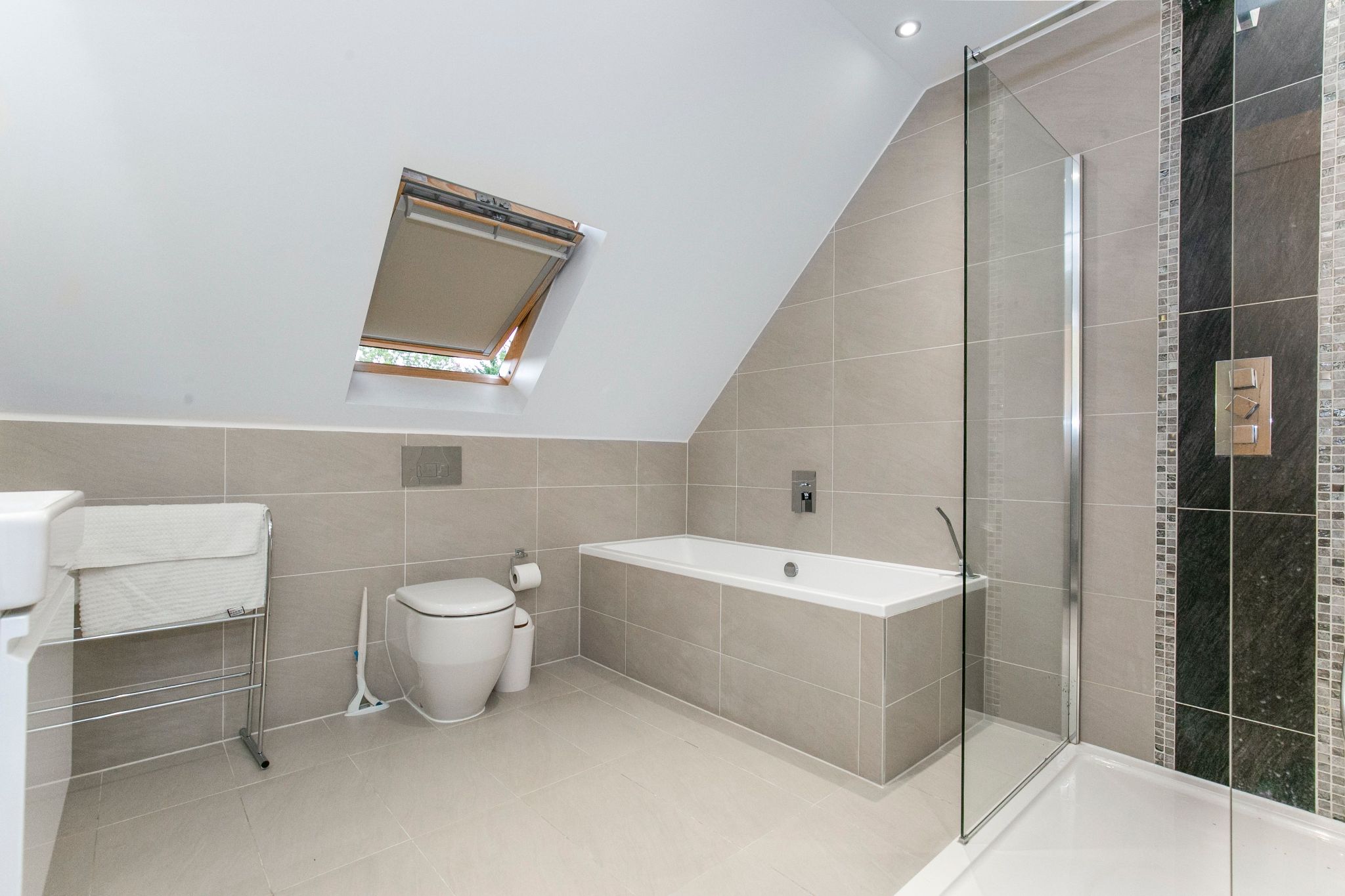5 bedroom semi-detached house SSTC in Brookmans Park - Photograph 29