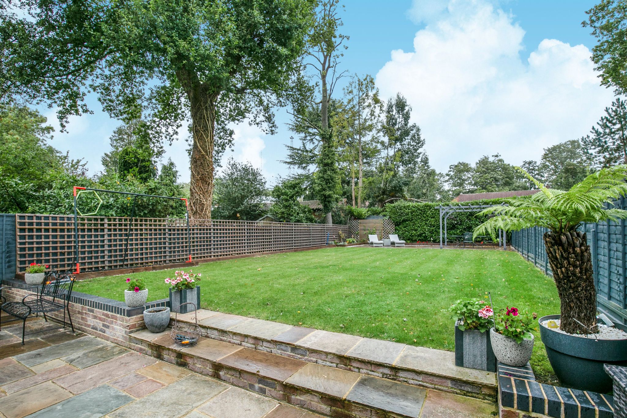 5 bedroom semi-detached house SSTC in Brookmans Park - Photograph 30