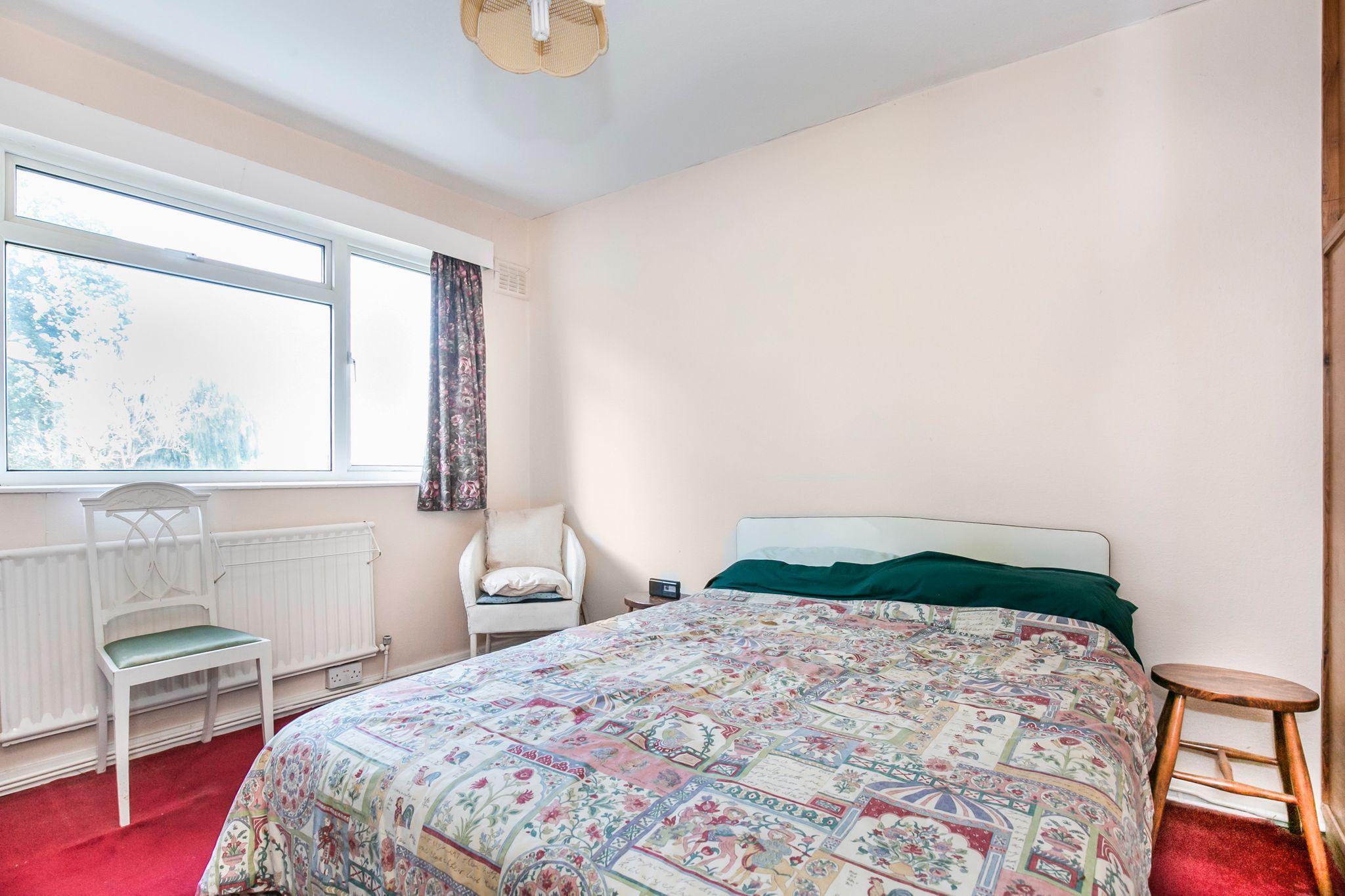 3 bedroom semi-detached house SSTC in Potters Bar - Photograph 6