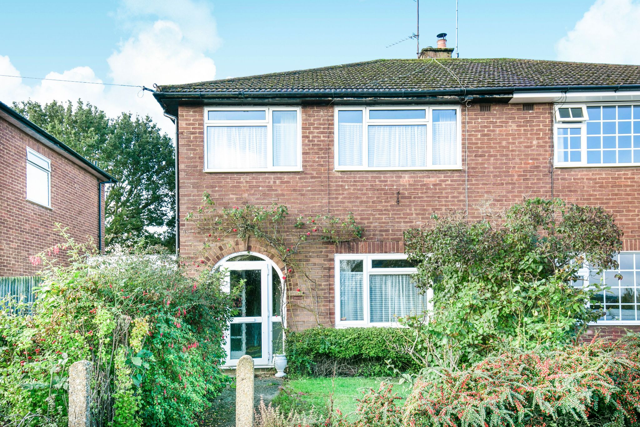 3 bedroom semi-detached house SSTC in Potters Bar - Photograph 1