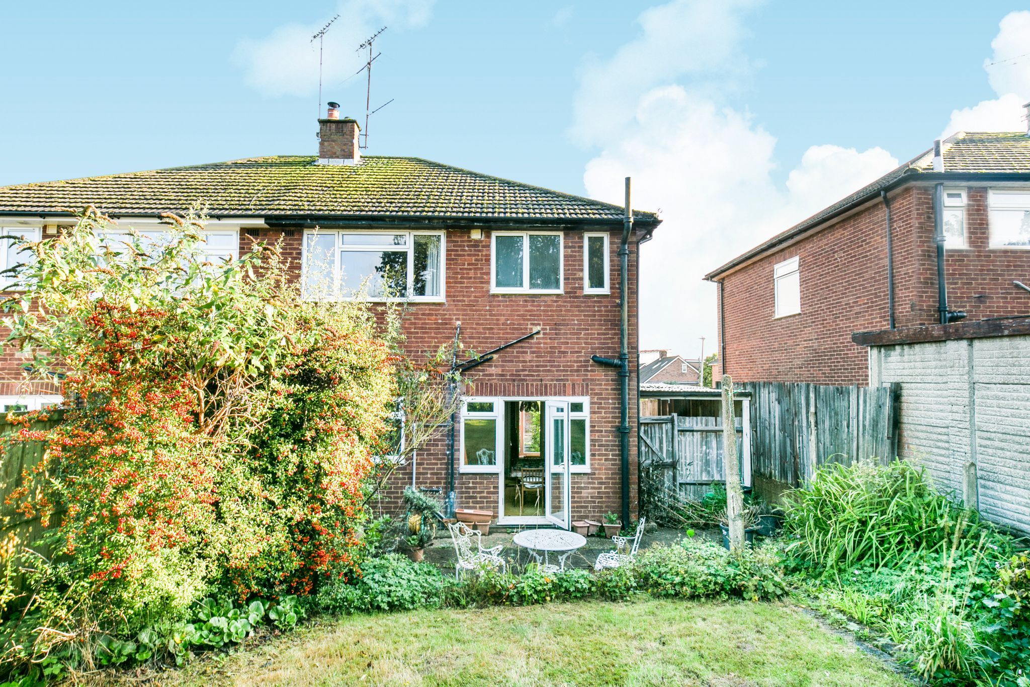 3 bedroom semi-detached house SSTC in Potters Bar - Photograph 8