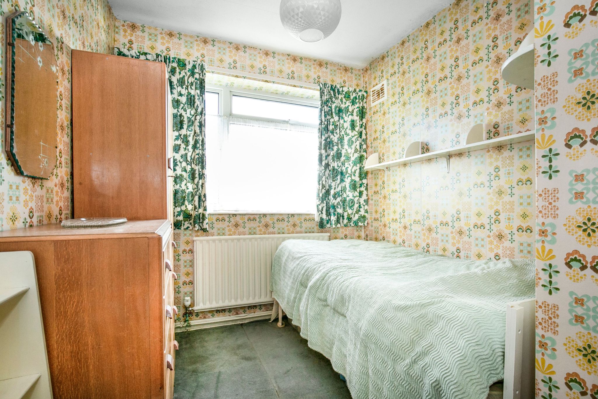 3 bedroom semi-detached house SSTC in Potters Bar - Photograph 2