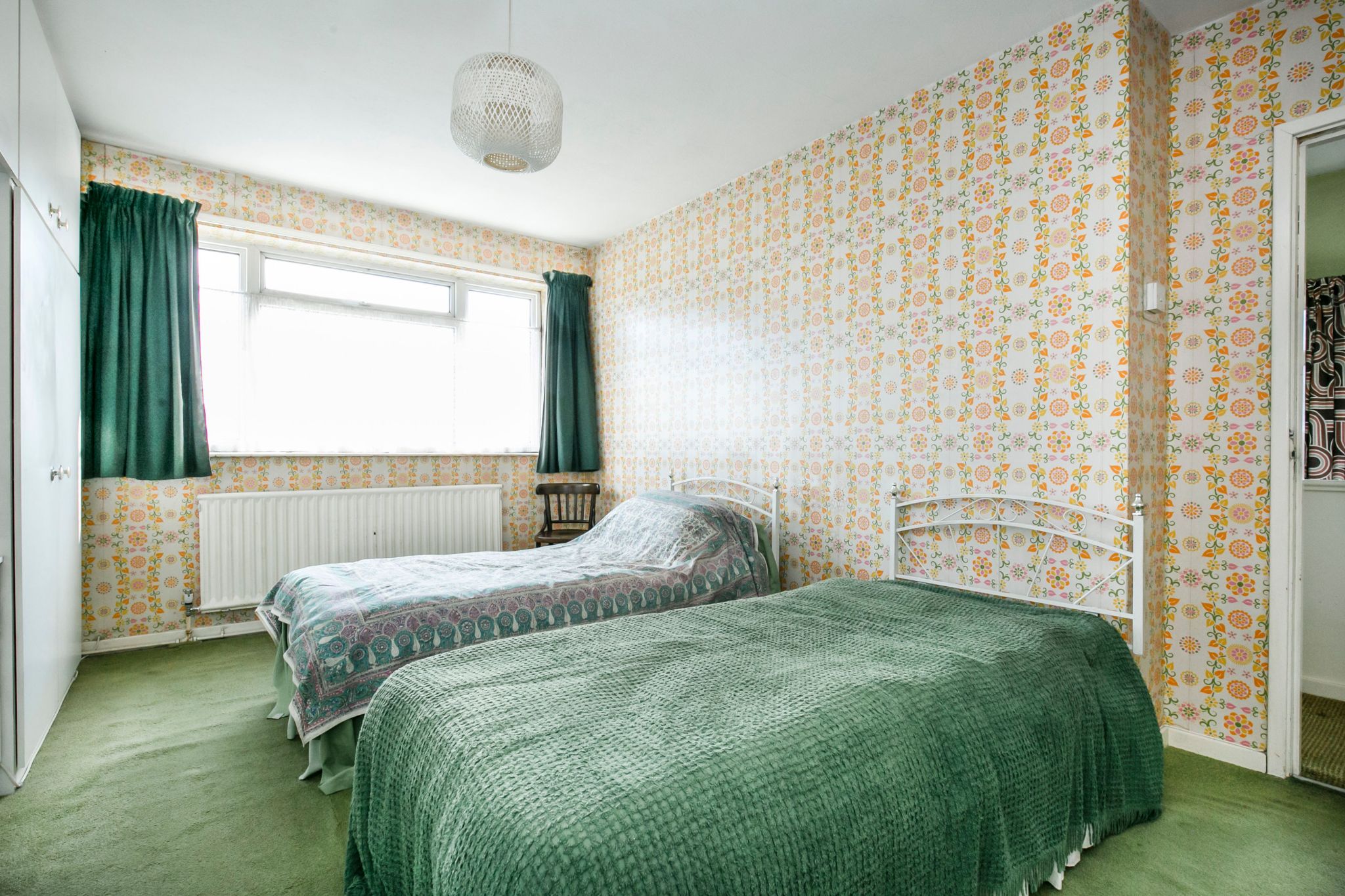 3 bedroom semi-detached house SSTC in Potters Bar - Photograph 3