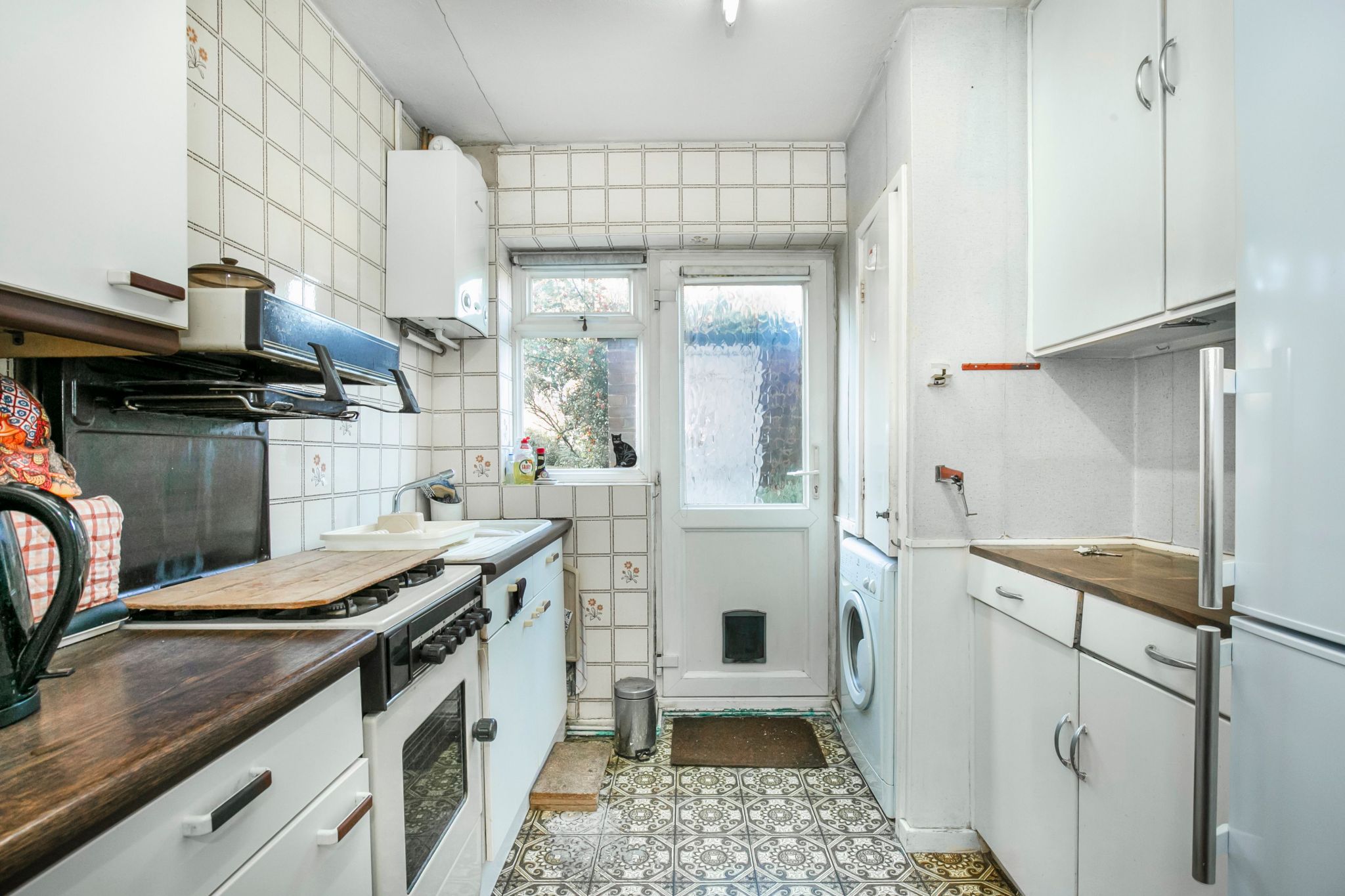 3 bedroom semi-detached house SSTC in Potters Bar - Photograph 12