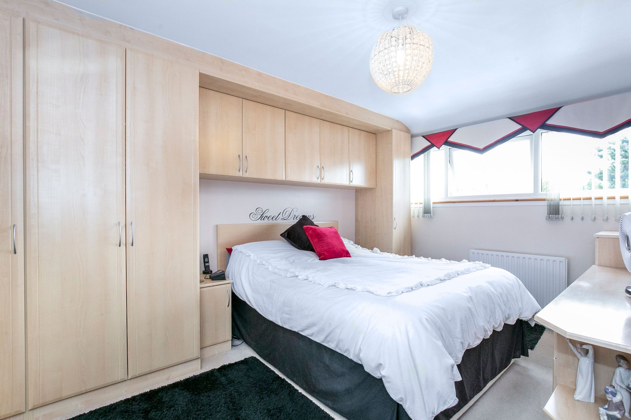3 bedroom mid terraced house SSTC in Welwyn Garden City - Photograph 5