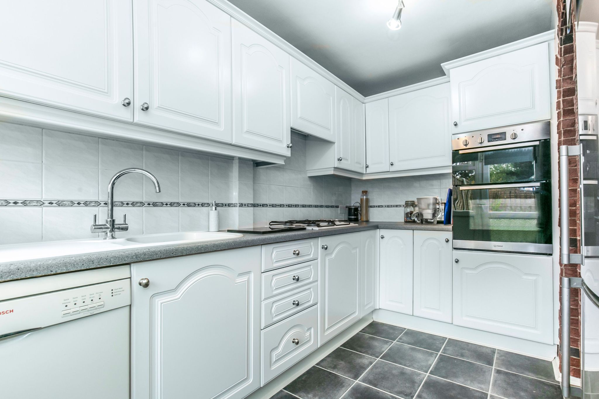 3 bedroom mid terraced house SSTC in Welwyn Garden City - Photograph 13