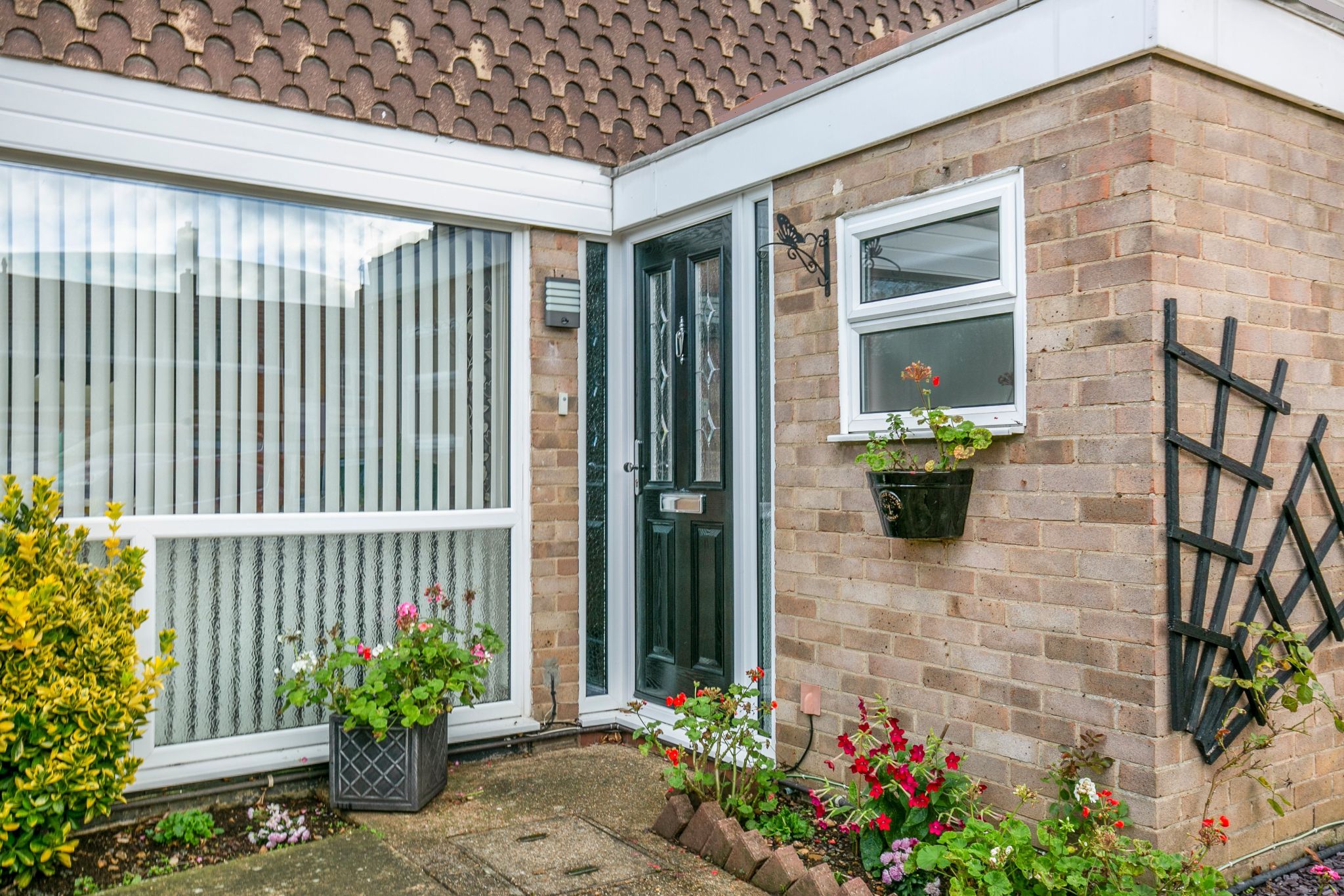 3 bedroom mid terraced house SSTC in Welwyn Garden City - Photograph 1