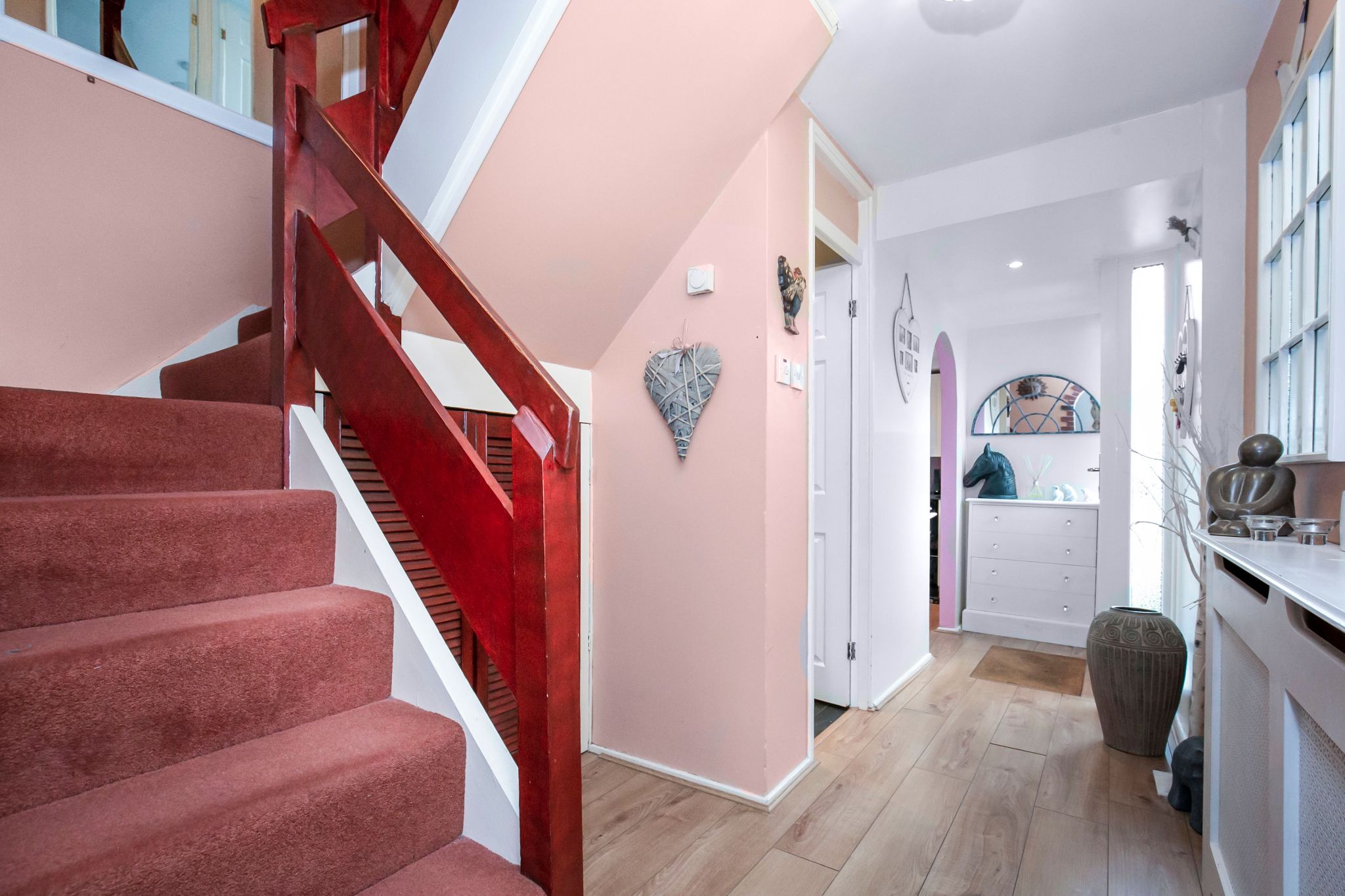 3 bedroom mid terraced house SSTC in Welwyn Garden City - Photograph 9