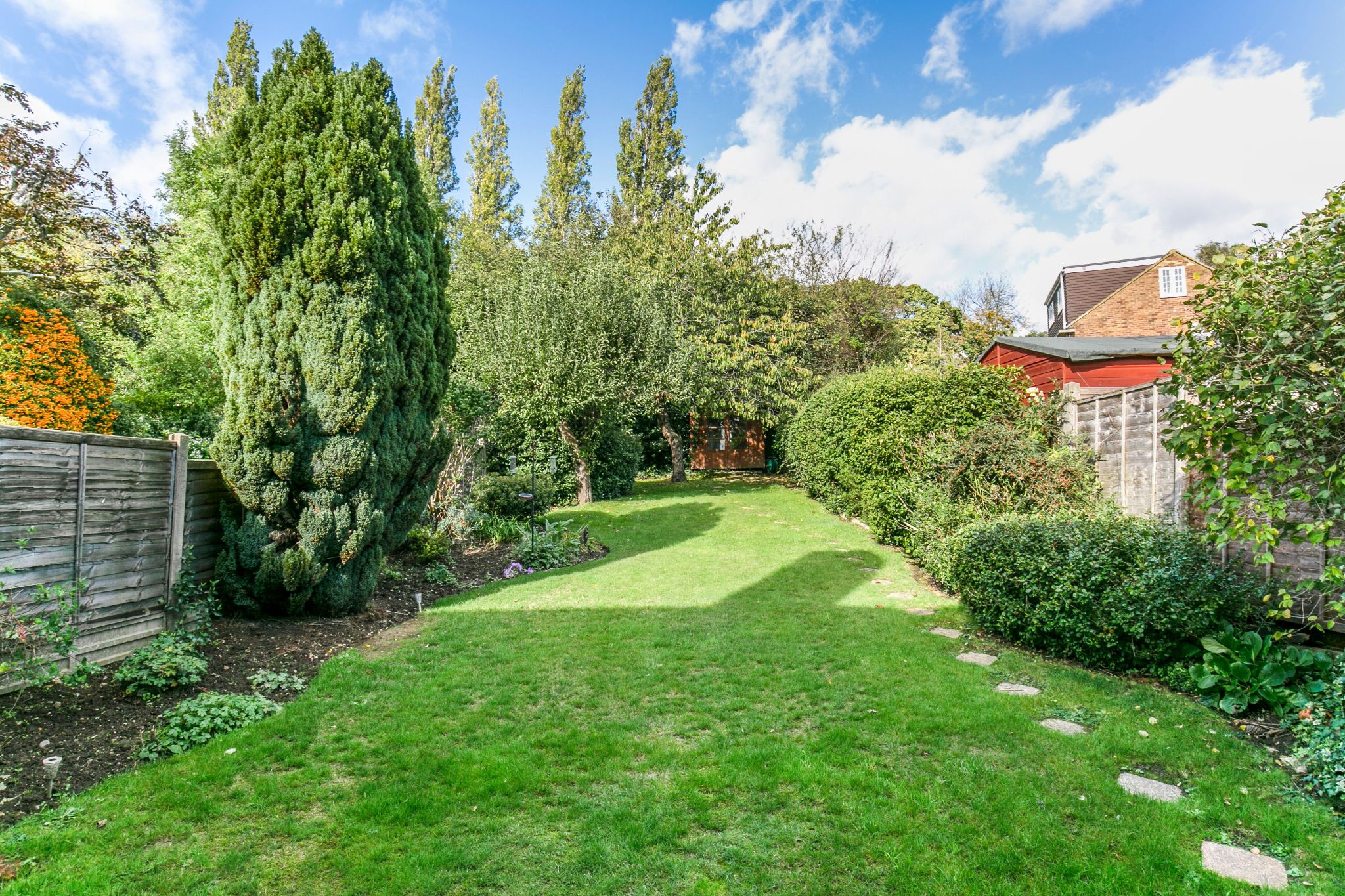 4 bedroom semi-detached house Sale Agreed in New Barnet - Photograph 13