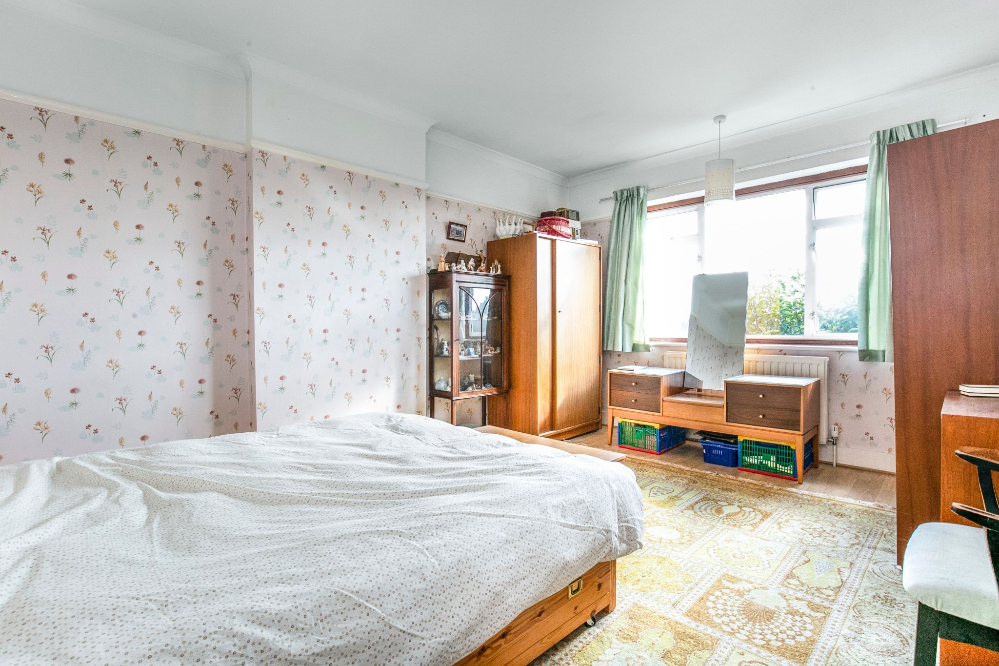 4 bedroom semi-detached house Sale Agreed in New Barnet - Photograph 5