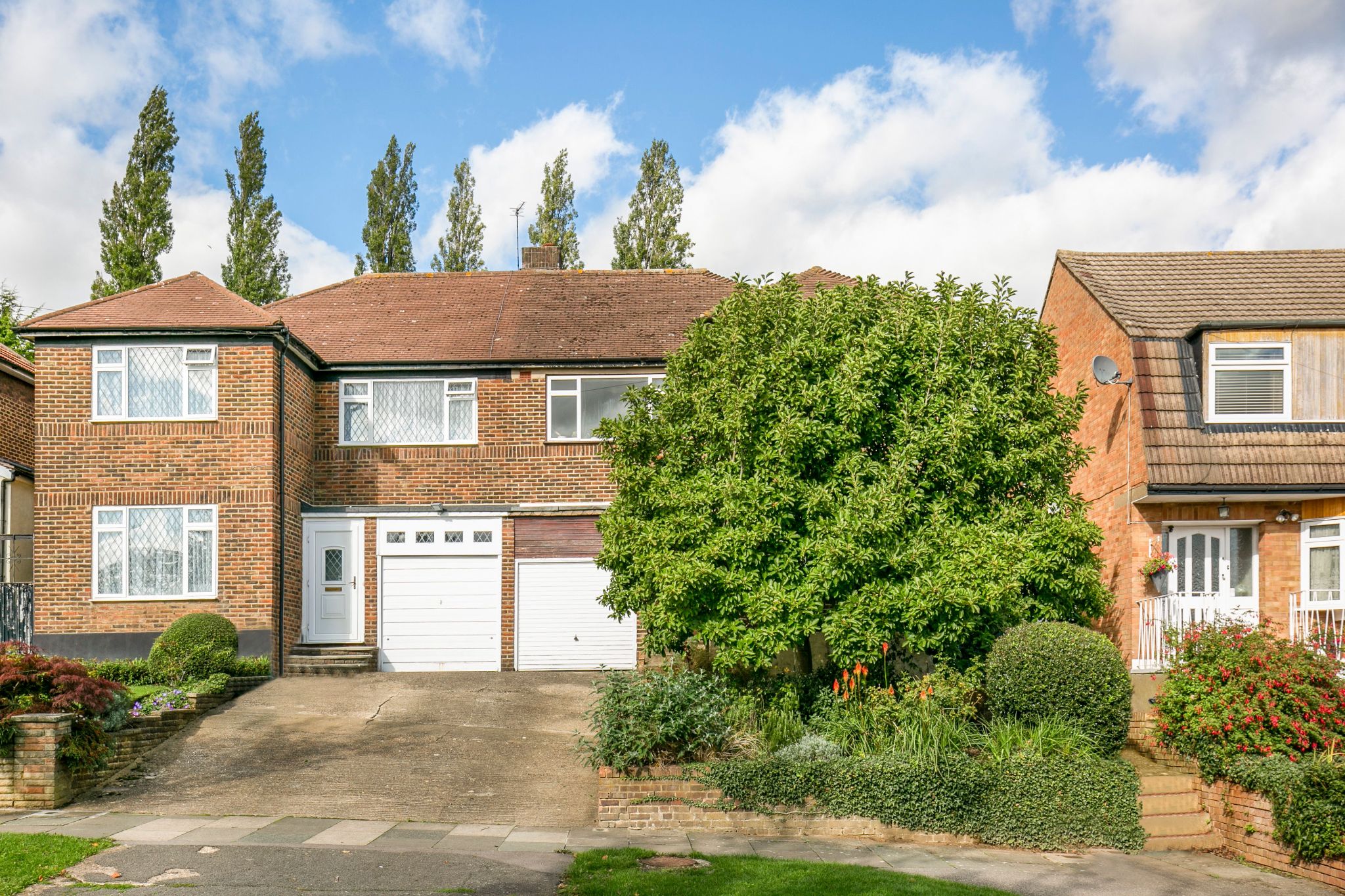 4 bedroom semi-detached house Sale Agreed in New Barnet - Photograph 15