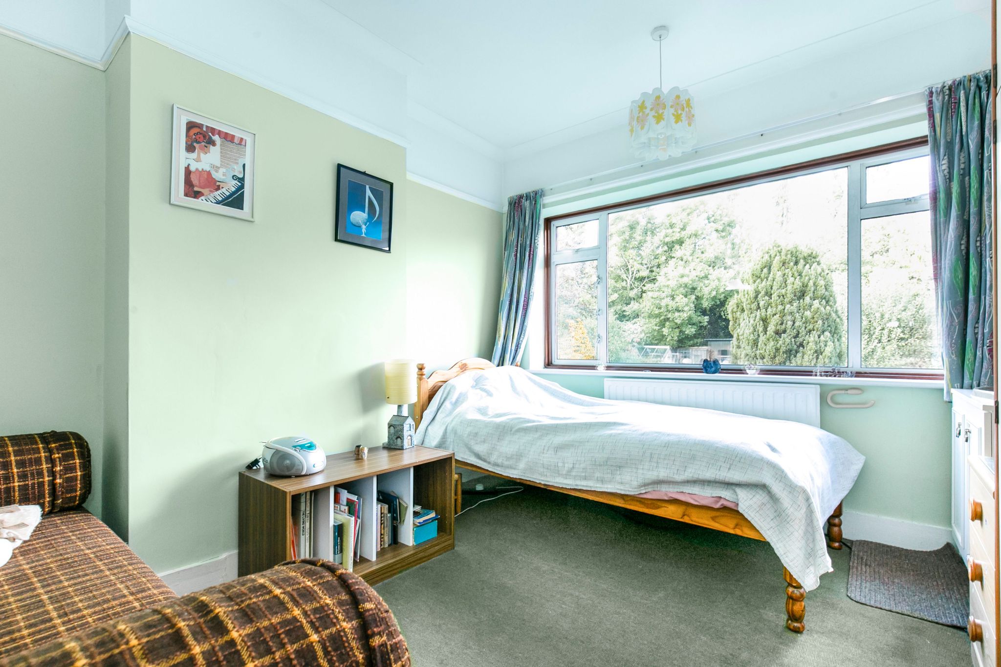 4 bedroom semi-detached house Sale Agreed in New Barnet - Photograph 8