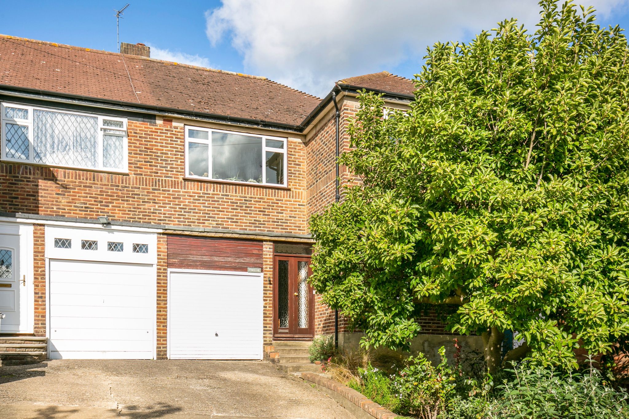 4 bedroom semi-detached house Sale Agreed in New Barnet - Photograph 1