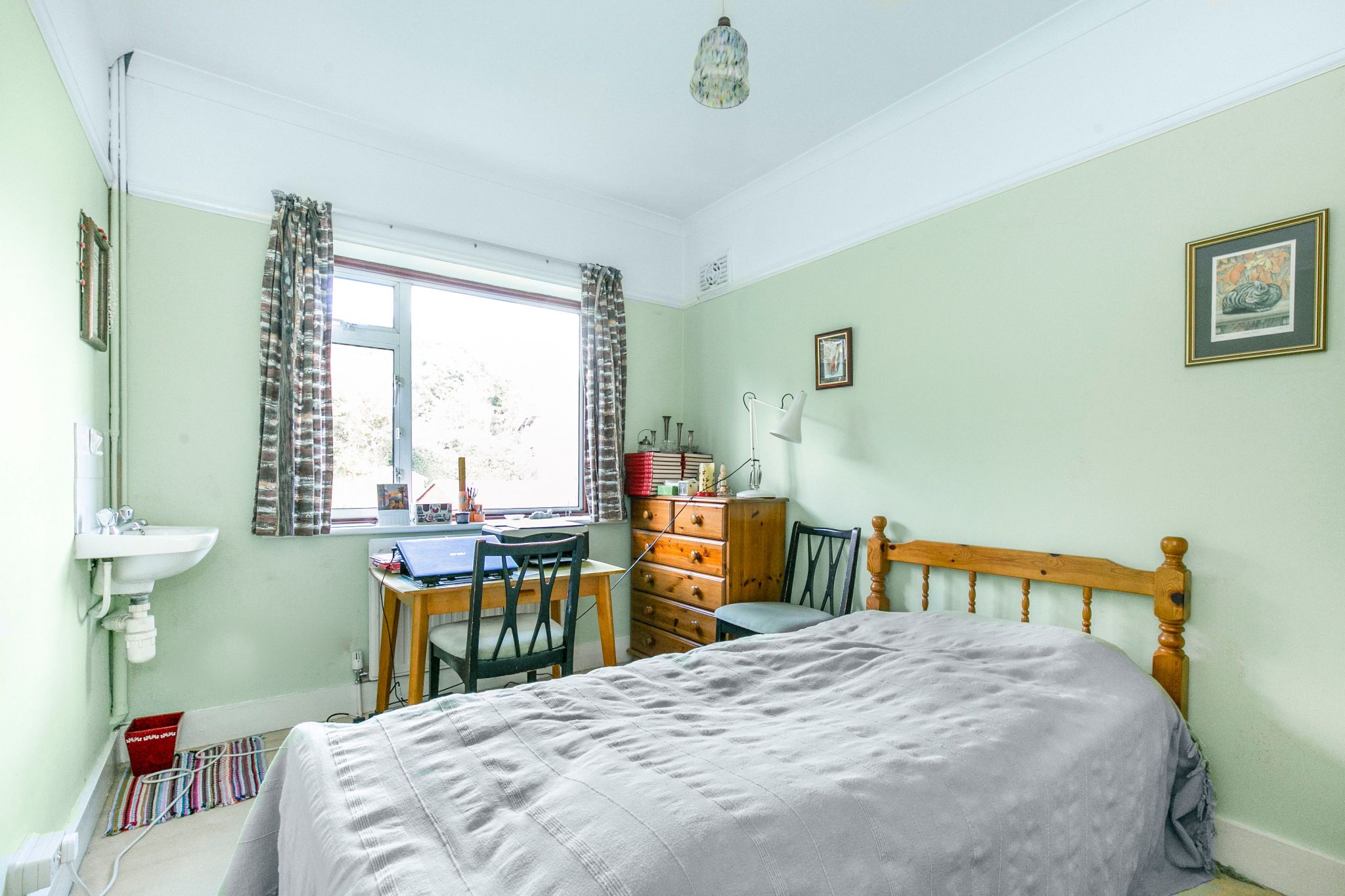 4 bedroom semi-detached house Sale Agreed in New Barnet - Photograph 6