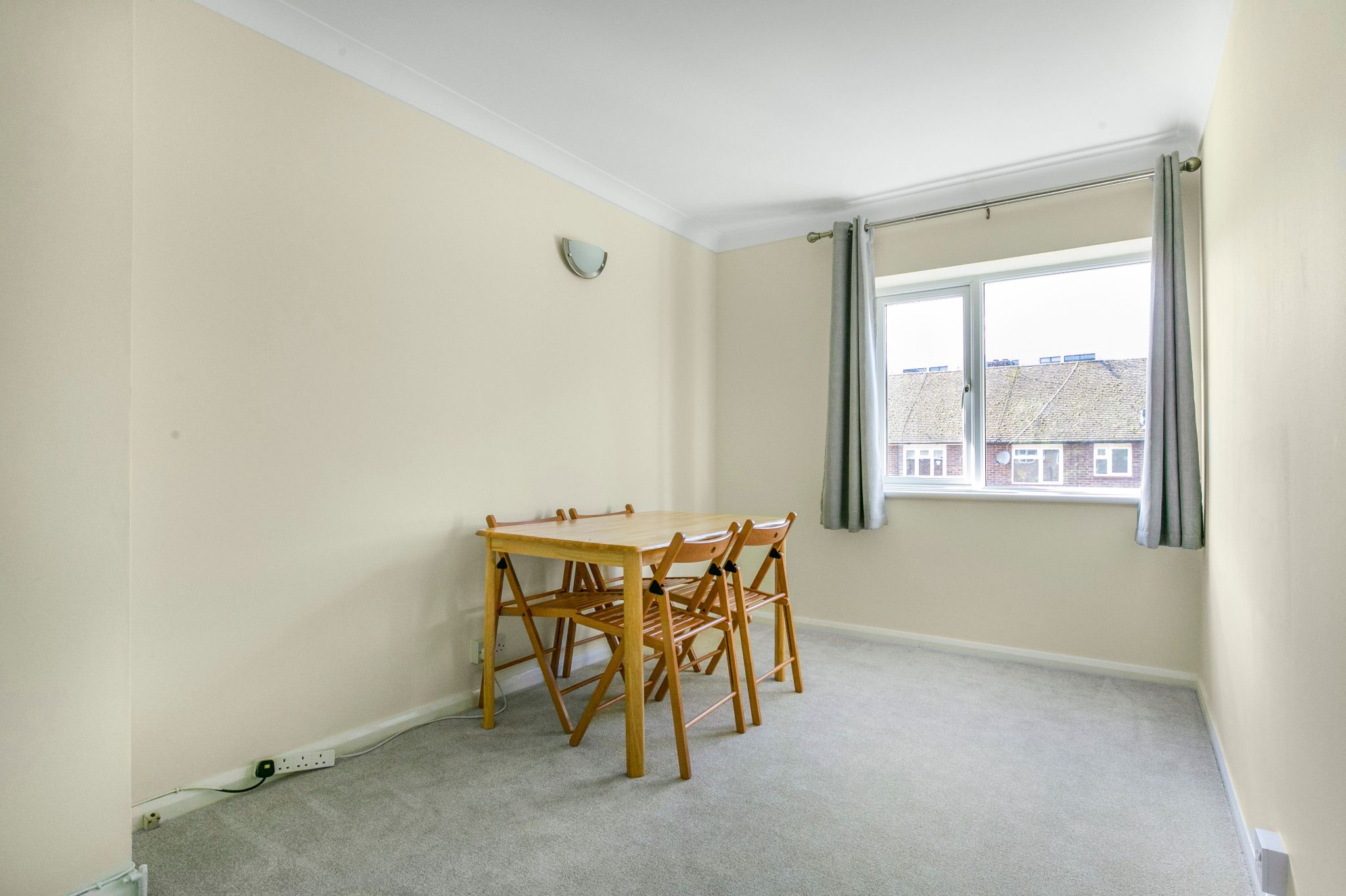 1 bedroom maisonette flat/apartment To Let in Potters Bar - Photograph 4
