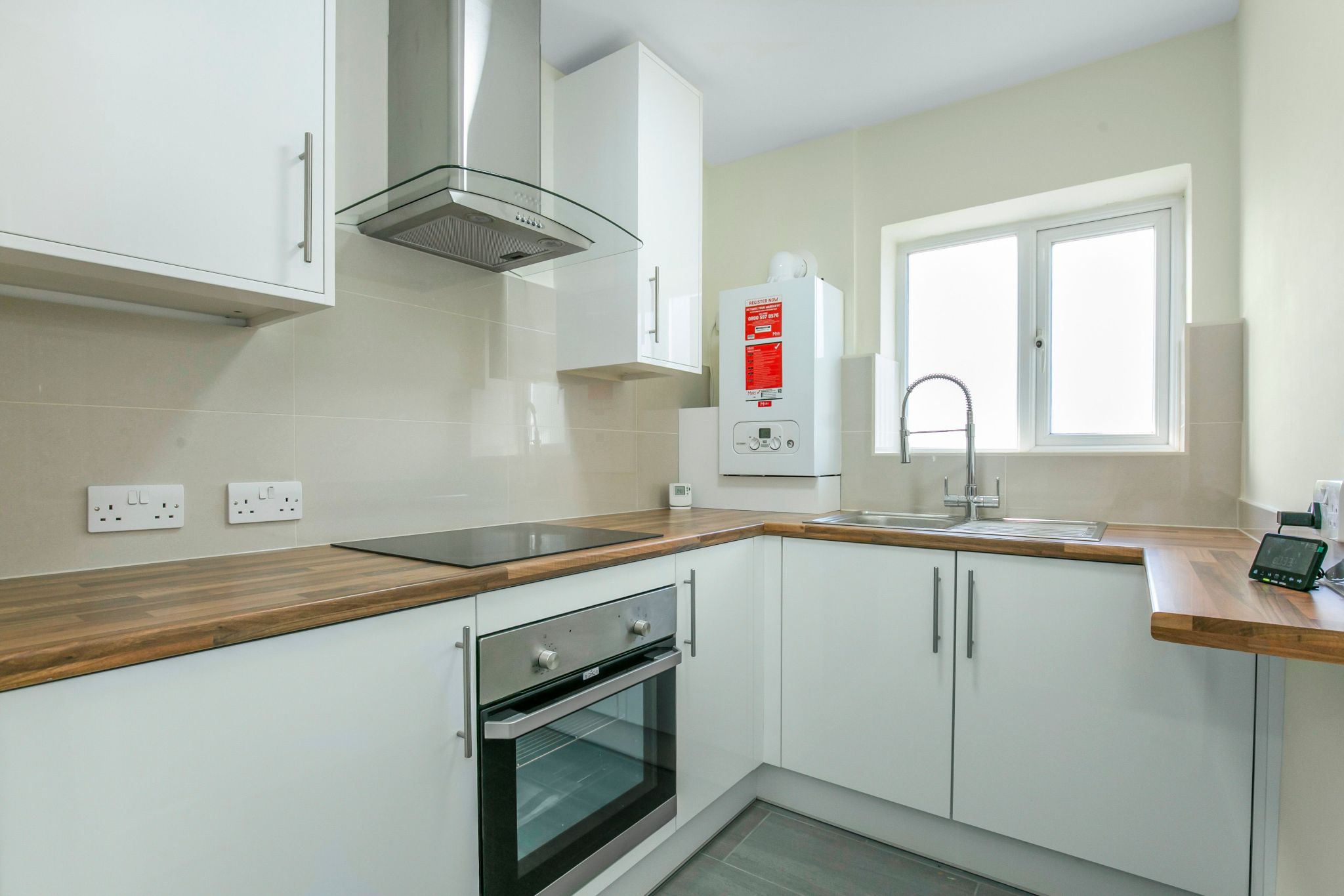 1 bedroom maisonette flat/apartment To Let in Potters Bar - Photograph 2